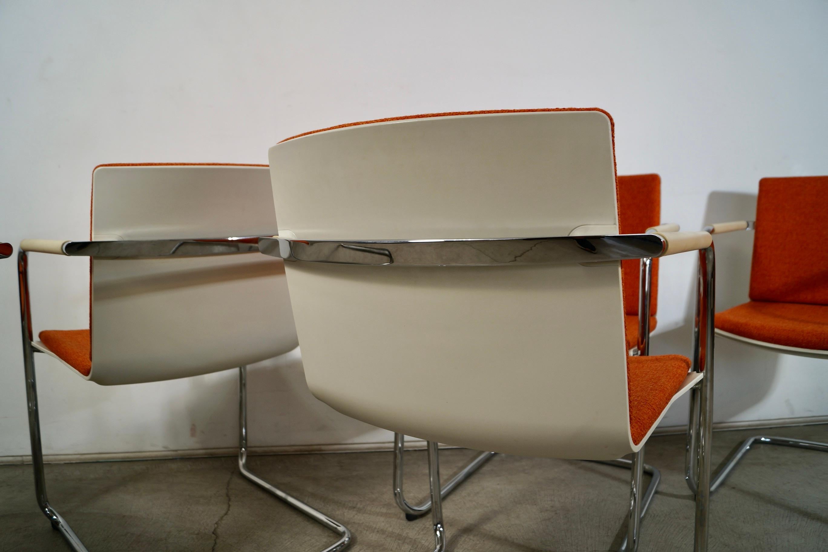 Juego de cinco sillones cantilever cromados estilo Milo Baughman en venta 10