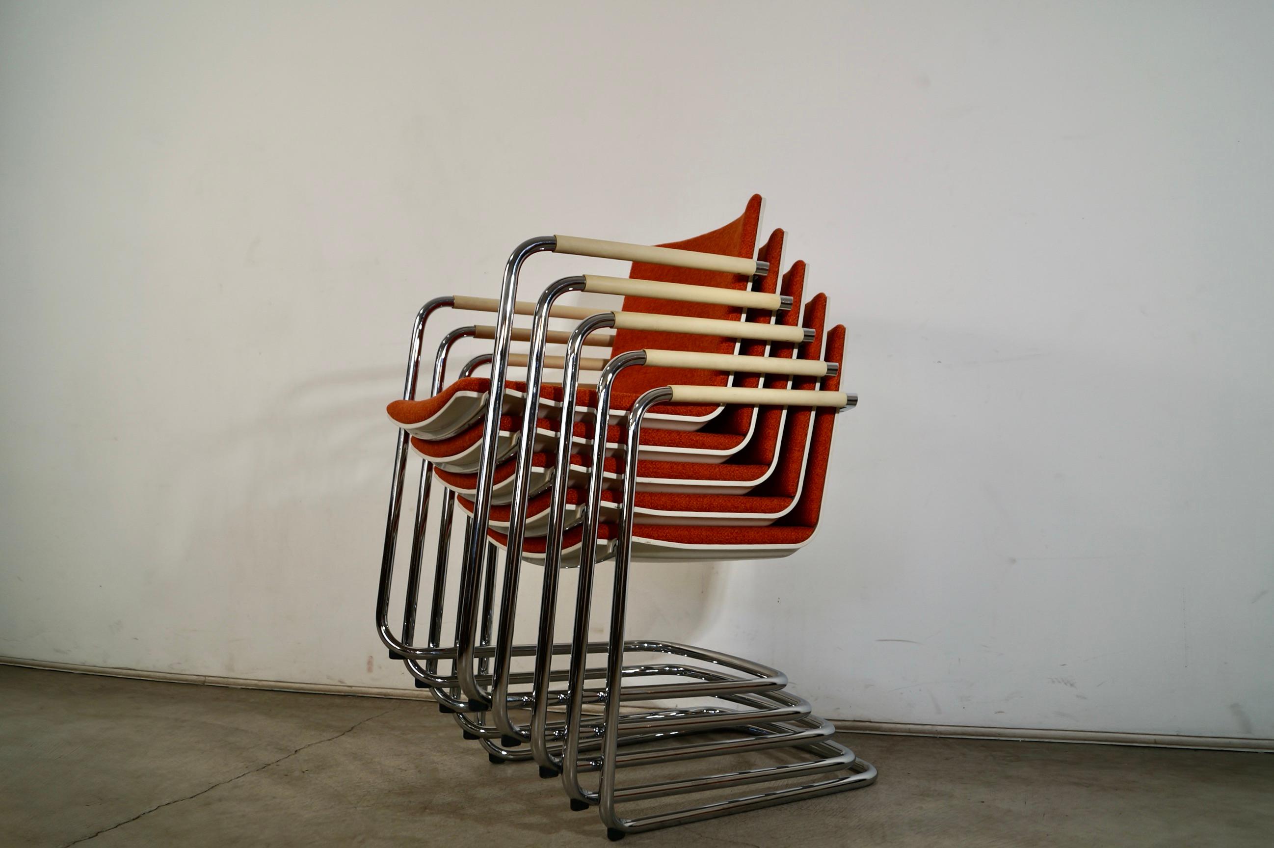 Juego de cinco sillones cantilever cromados estilo Milo Baughman en venta 11