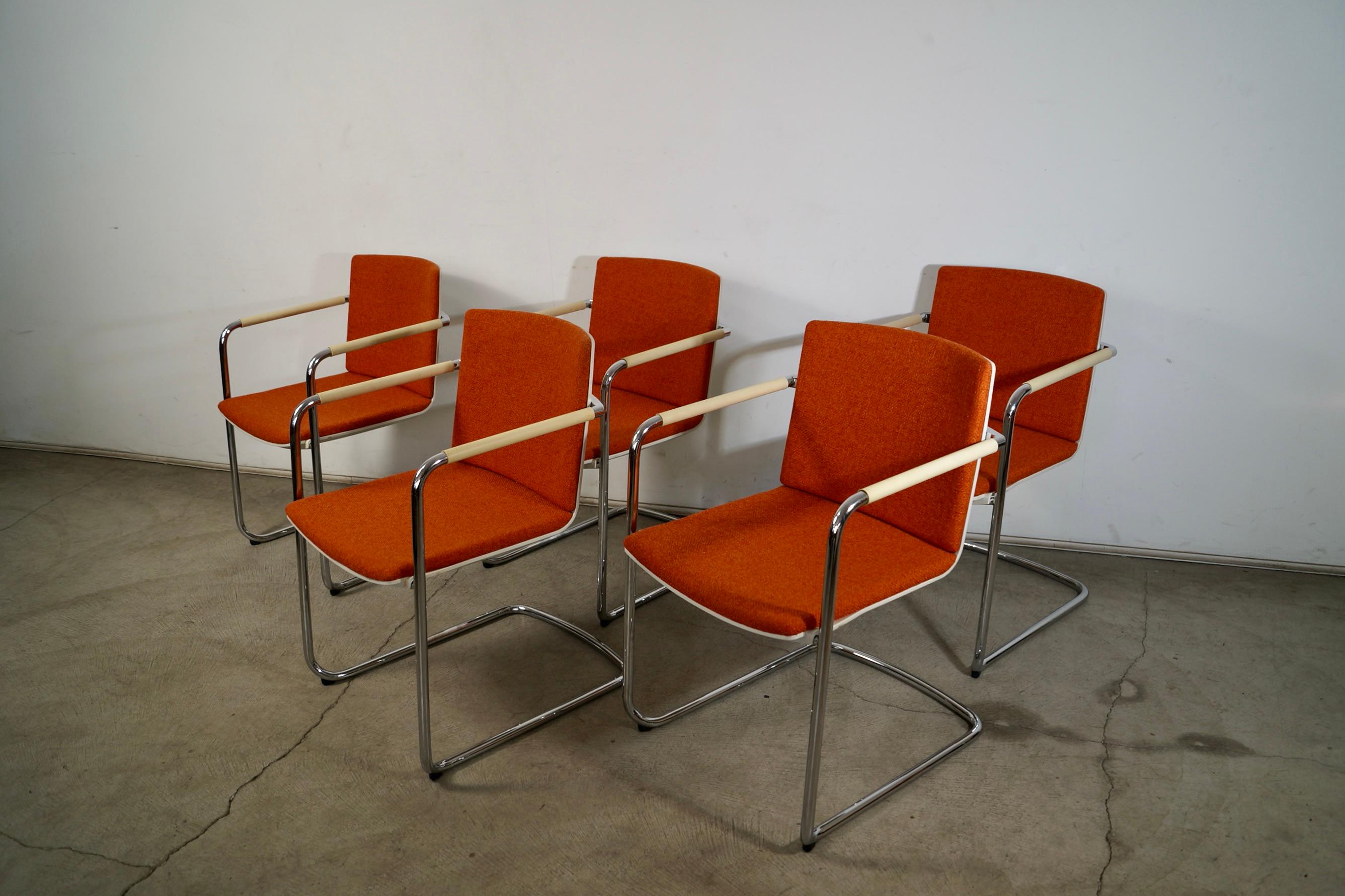 Juego de cinco sillones cantilever cromados estilo Milo Baughman Alemán en venta