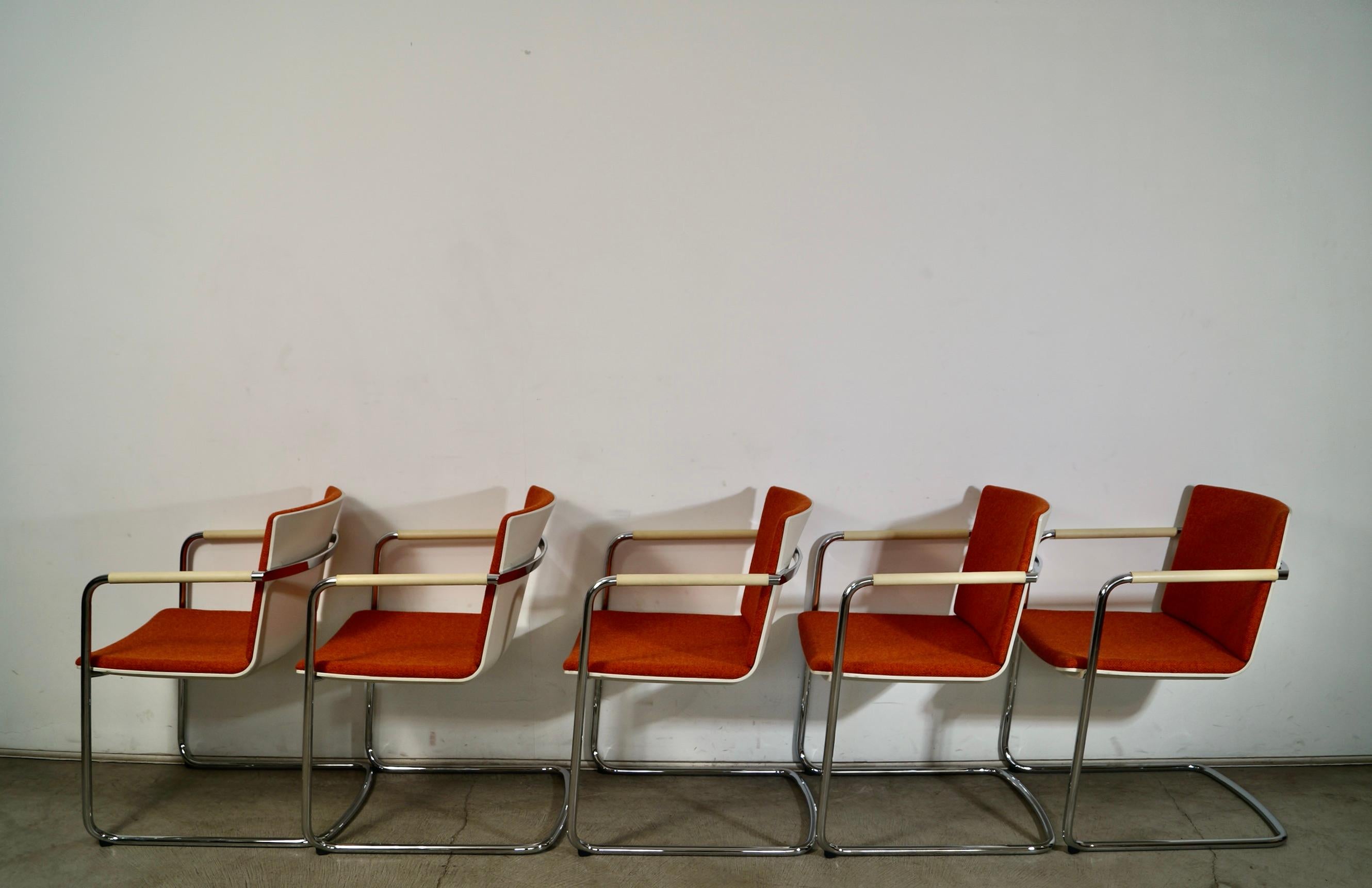 Juego de cinco sillones cantilever cromados estilo Milo Baughman Cromo en venta