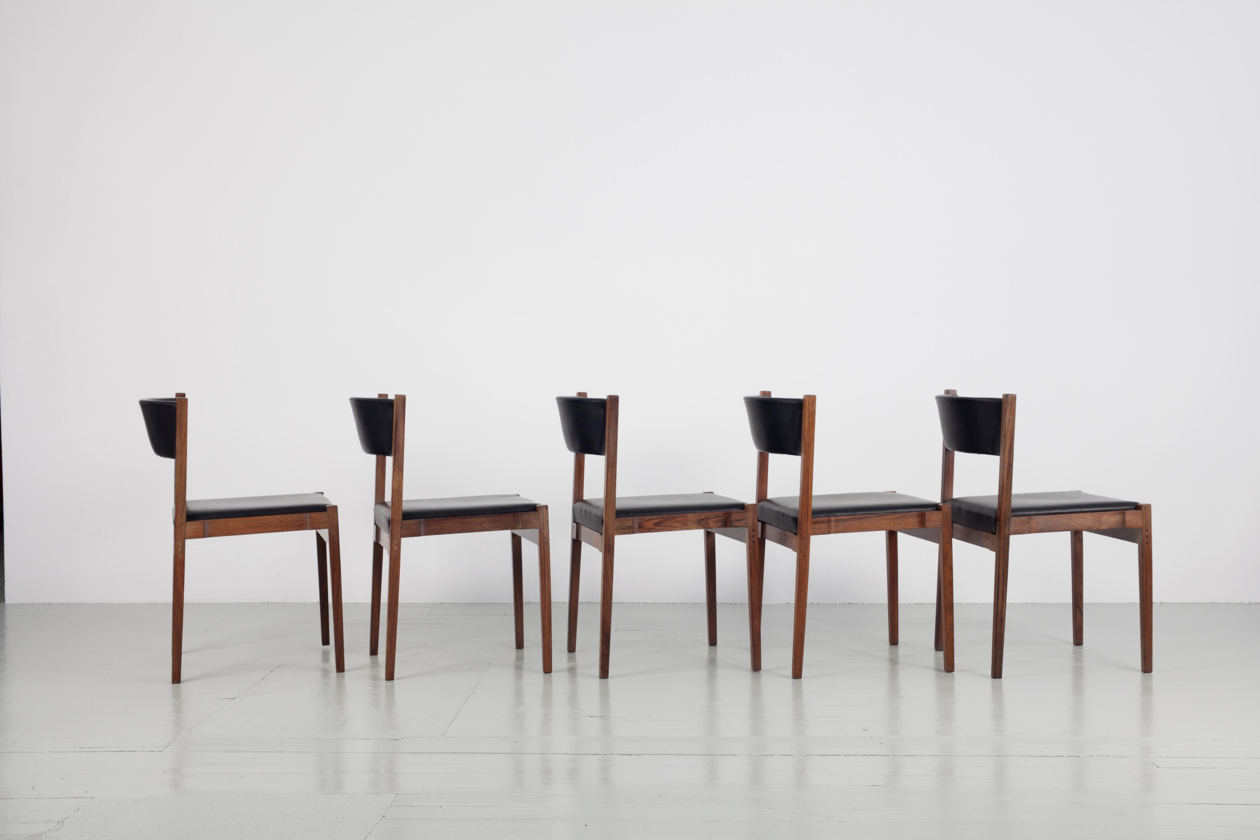Mid-Century Modern Set of Five Model 104 Dining Chairs by Gianfranco Frattini for Cassina