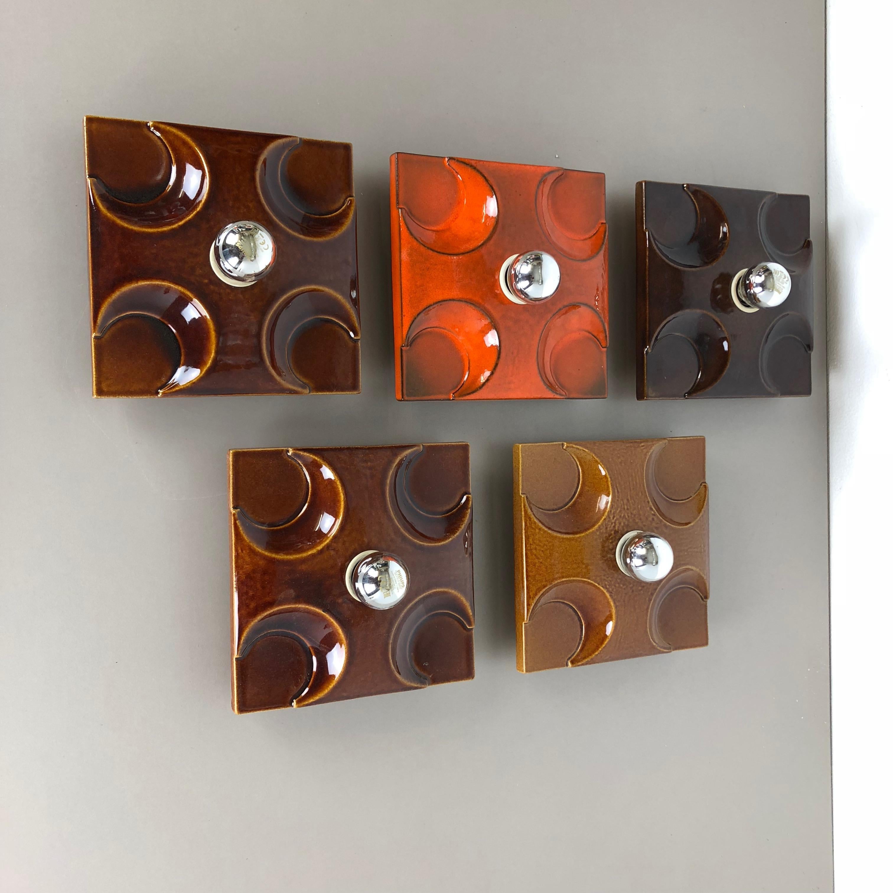 Article:

Wall light sconce set of five.


Producer:

Pan ceramic, Germany.



Origin:

Germany.



Age:

1970s.





Original 1960s modernist German wall light made of ceramic with an abstract pattern. This super rare set