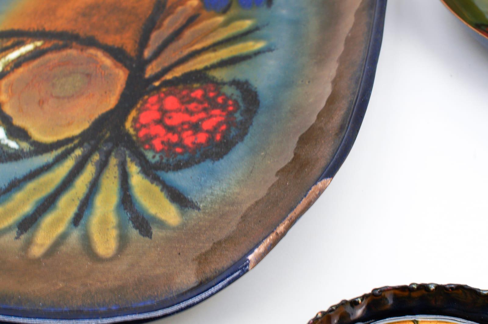 Ensemble de cinq bols modernistes en cuivre avec un magnifique travail d'émail du Studio Laura en vente 6