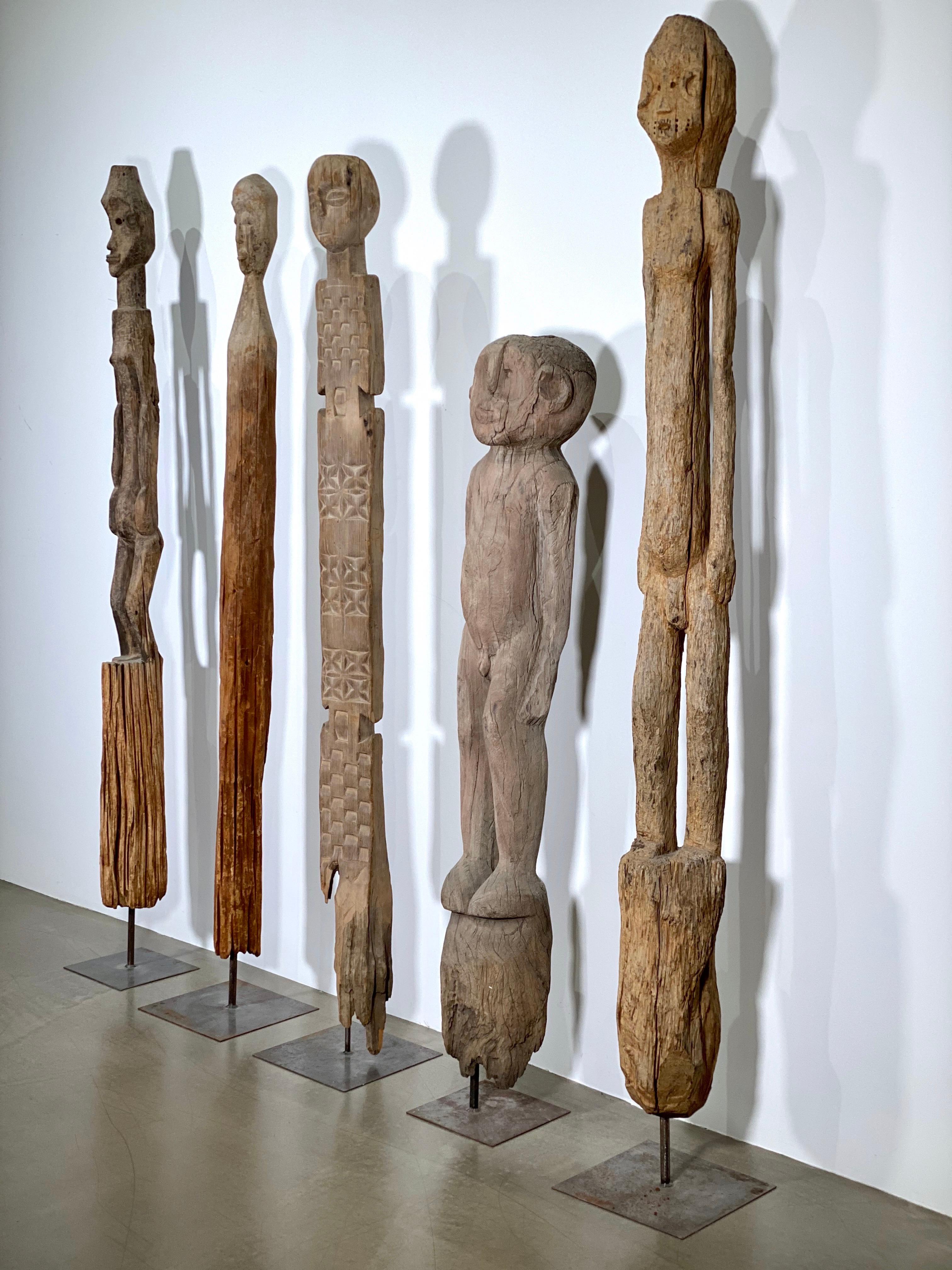 Set of Five Monumental African Ancestral Guardian Statues Sculptures Figures In Good Condition For Sale In Reutlingen, DE