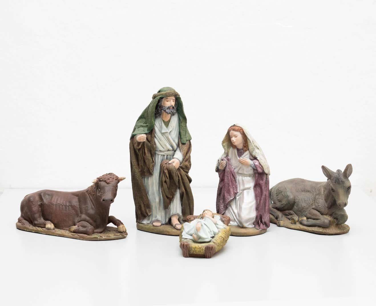Set of five nativitiy scene figures, 1960 
Made in Barcelona, Spain.


In original condition, with minor wear consistent with age and use, preserving a beautiful patina.

Materials:
Plaster

Dimensions:
1- D 9 cm x W 10.5 cm x H 7 cm
2- D