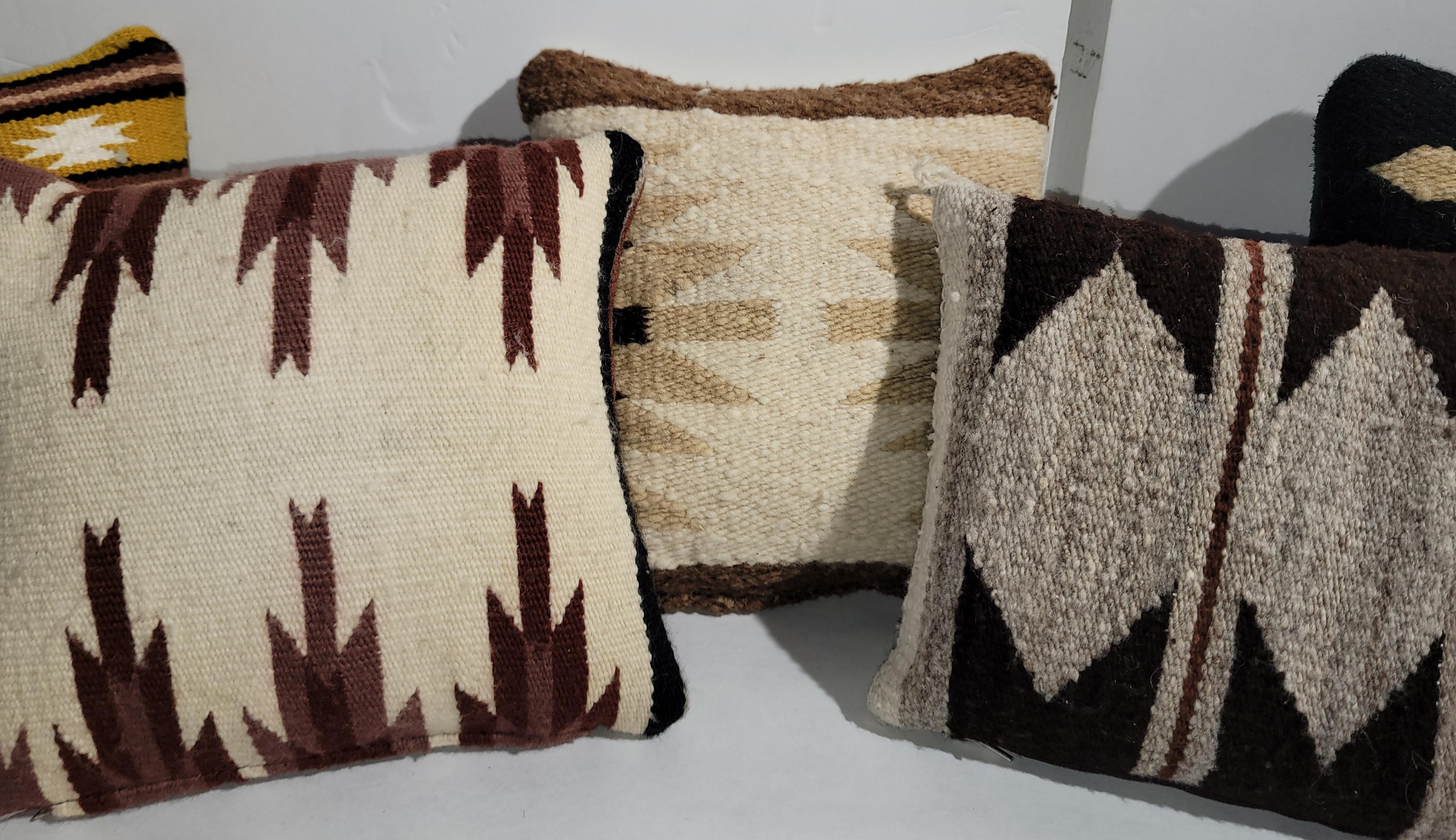 Stile Adirondack Set di cinque cuscini Navajo Sampler in vendita