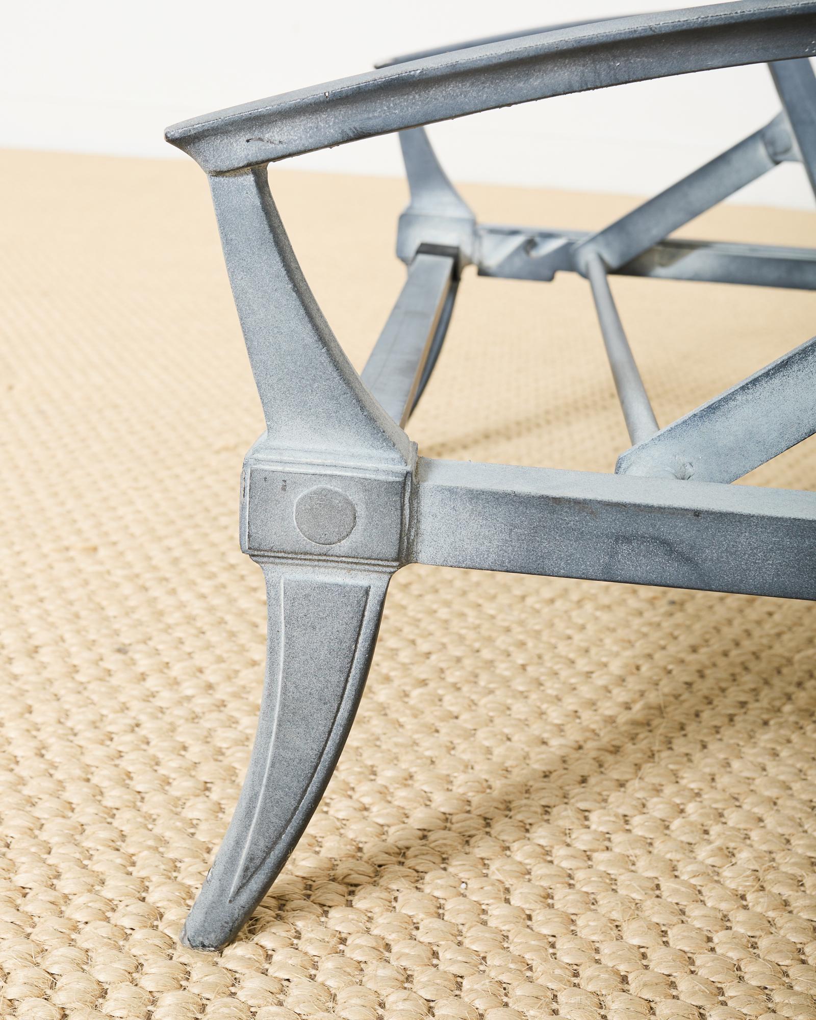 Ensemble de cinq fauteuils Klismos de style néoclassique Greco-Romain en vente 8