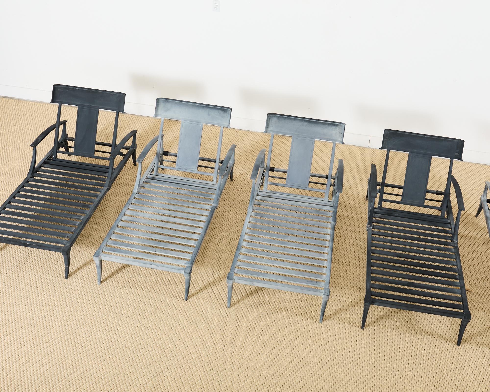 Moulage Ensemble de cinq fauteuils Klismos de style néoclassique Greco-Romain en vente