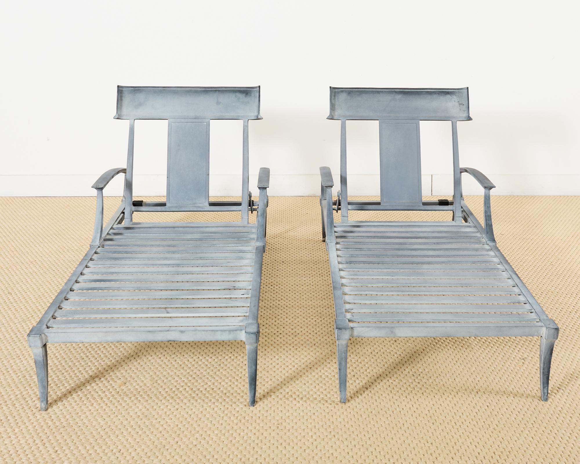 Ensemble de cinq fauteuils Klismos de style néoclassique Greco-Romain en vente 1