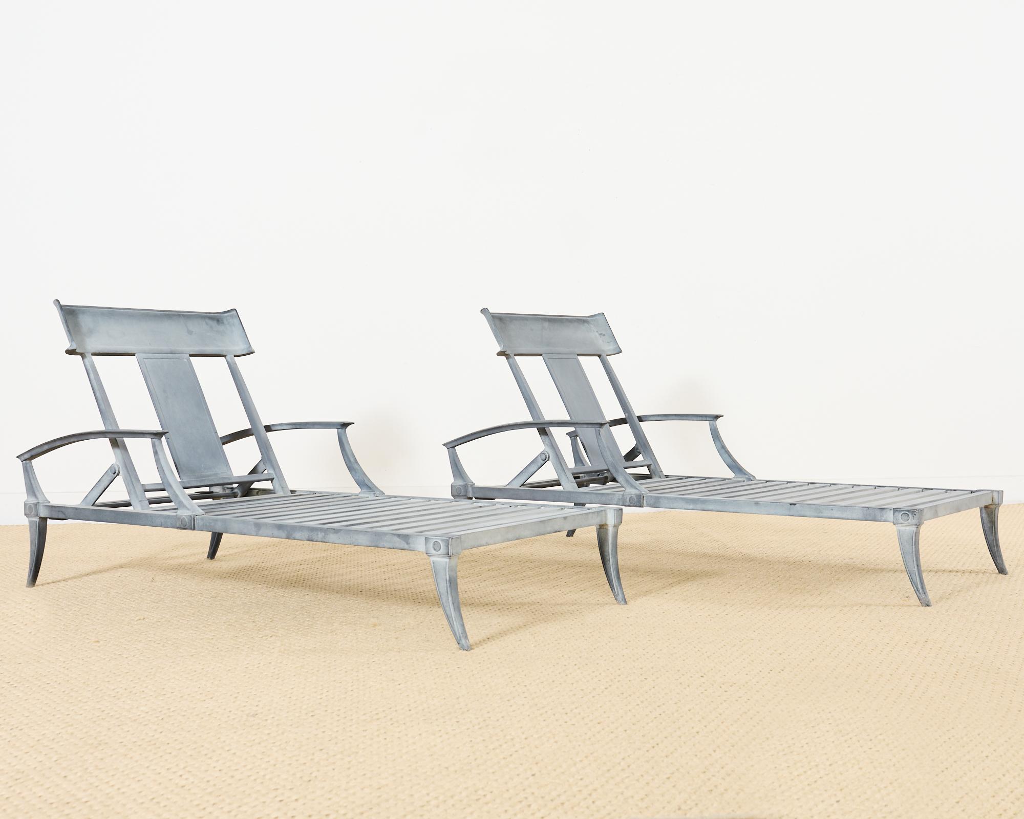 Ensemble de cinq fauteuils Klismos de style néoclassique Greco-Romain en vente 2