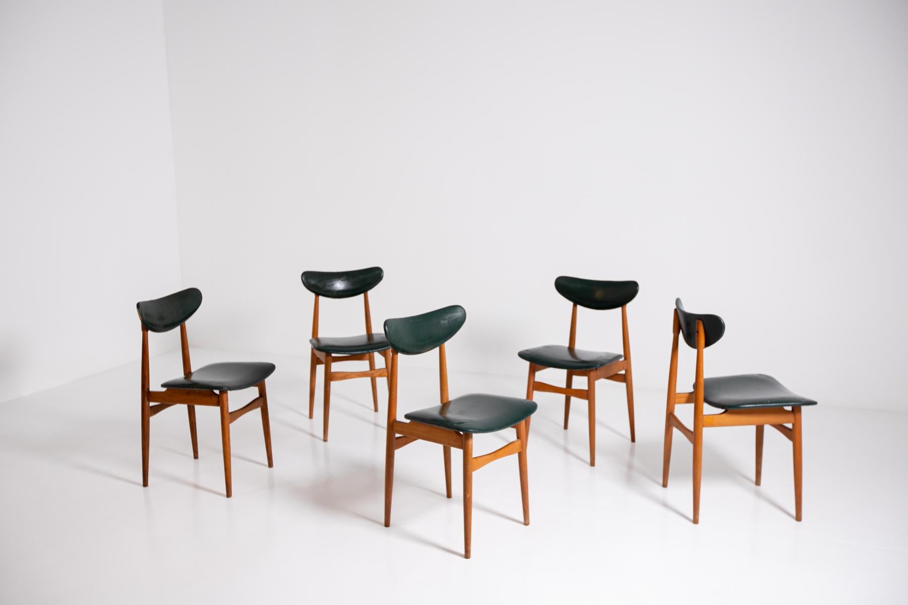 Nordic modernist set of five chairs from the 1950s. The chairs are in their original condition, also its upholstery is original of the time. 
The seat and back are made of green leather in excellent condition. The frame is made of cherrywood. The