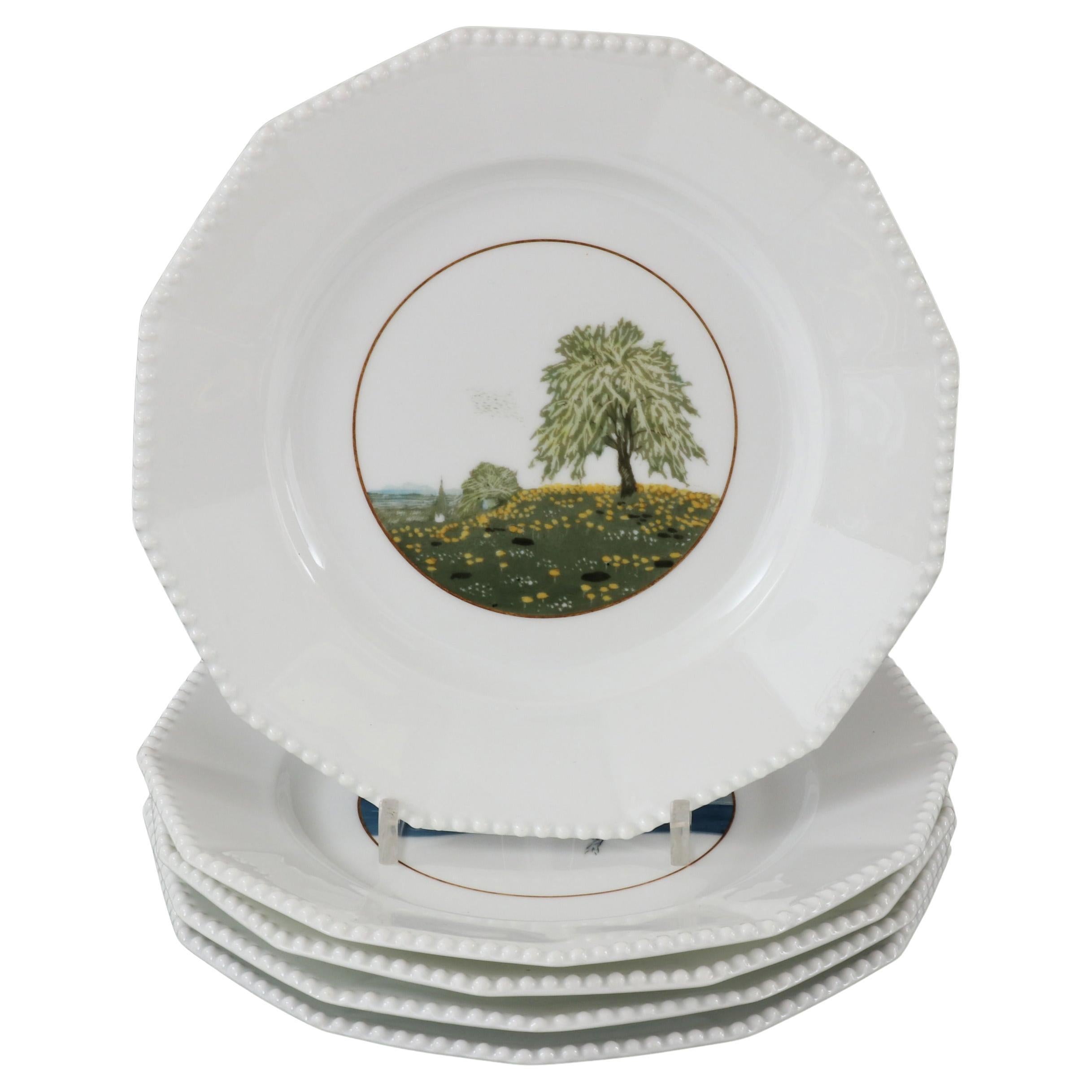 Ein raffiniertes Set von fünf Desserttellern mit handgemalten Landschaftsmedaillons von Rudolf Sieck, jedes mit einem eigenen Motiv. Zehneckige Form mit Perlenrand. Porzellan mit polychromer Malerei und Golddekor. Nymphenburg-Marken und Bezeichnung