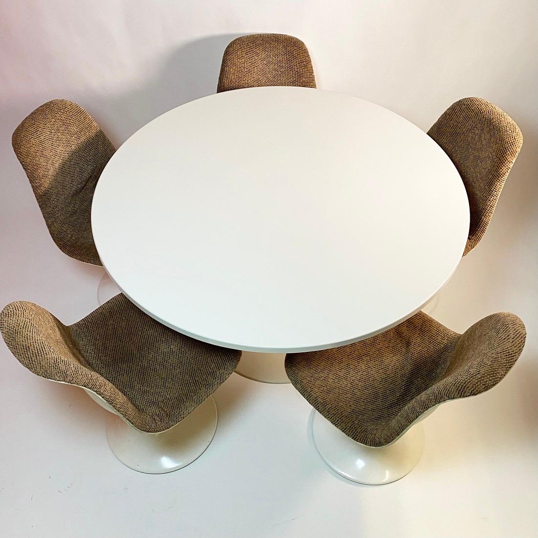 orbit dining table