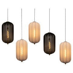Ensemble de cinq lampes Pandent en laiton biseauté, conçues par IKB191, Espagne, 2022