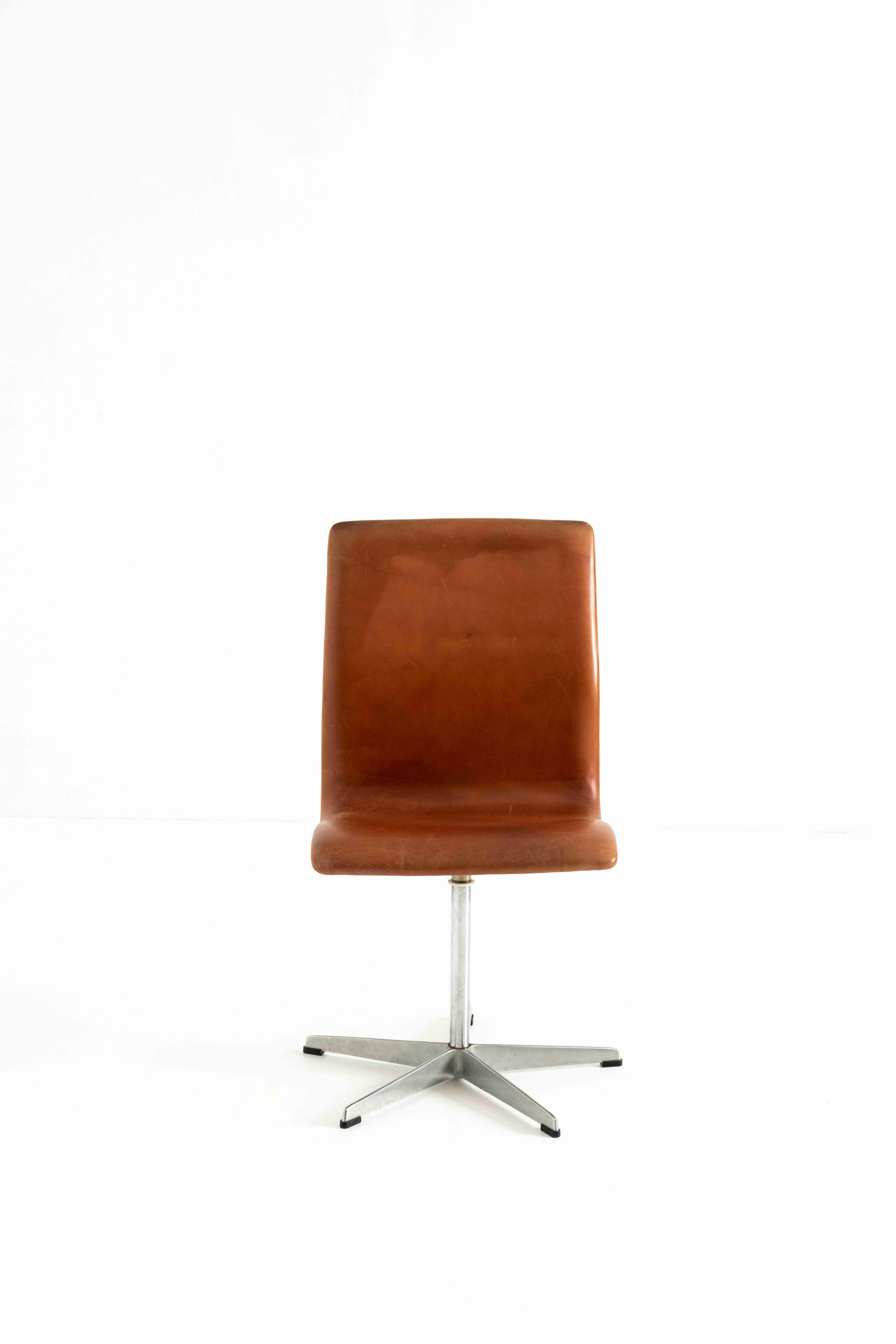 Set of Five Oxford Swivel Chairs in Brown Leather by Arne Jacobsen, Design 1965 1