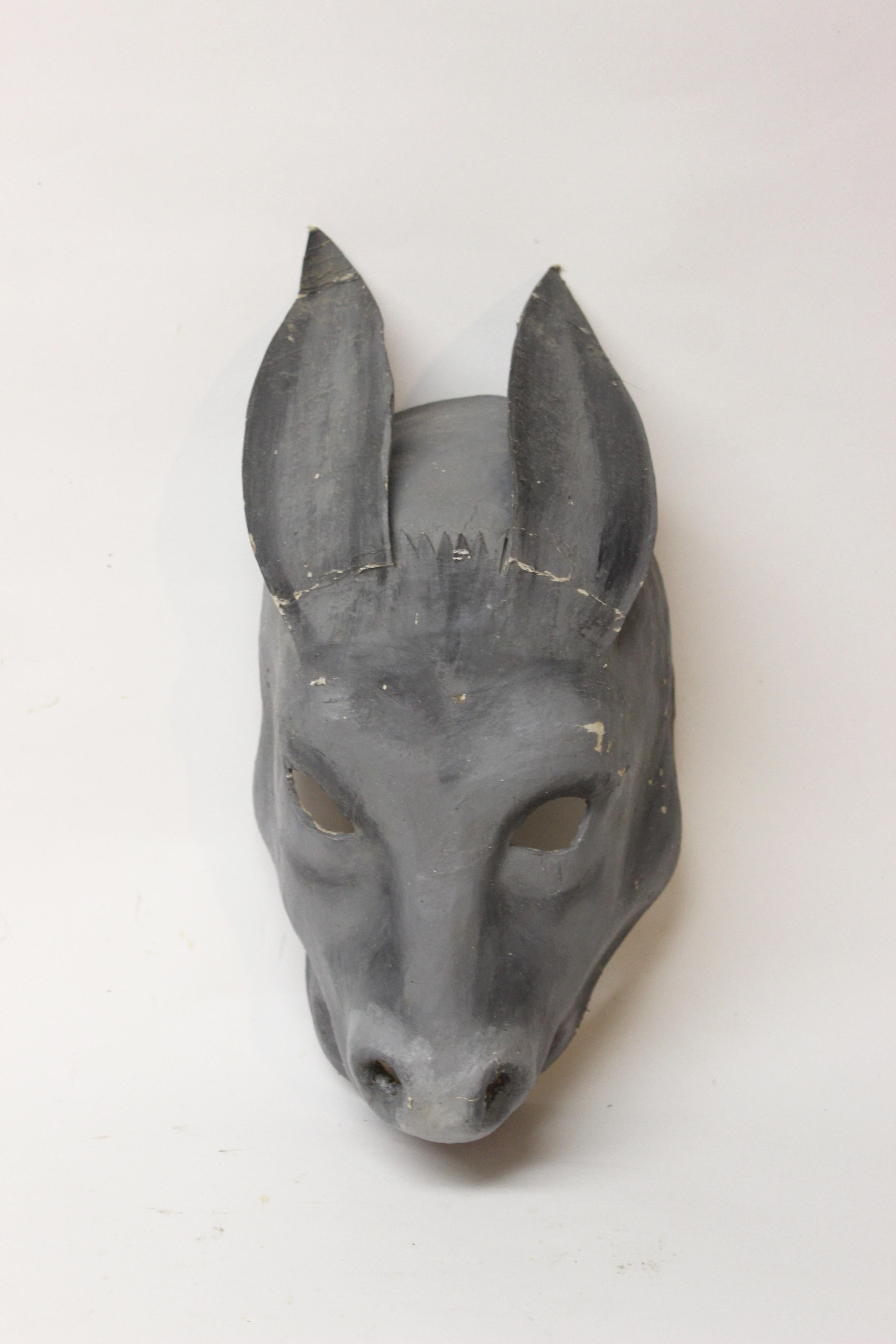 Ensemble de cinq masques d'animaux en papier mâché Bon état - En vente à East Hampton, NY