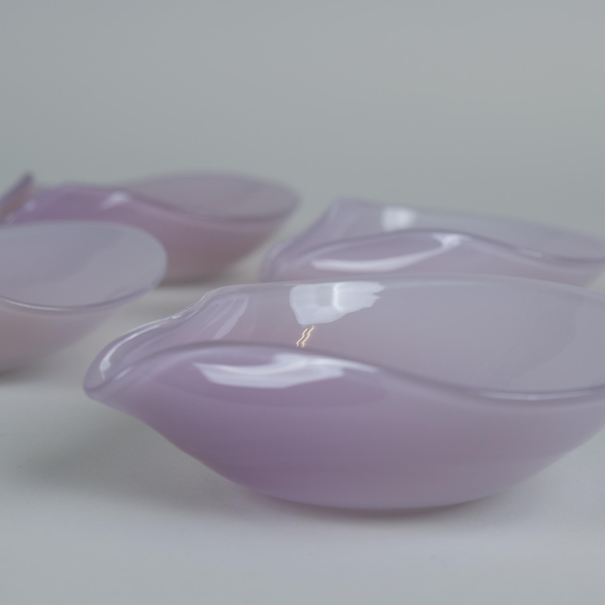 Finlandese Set di cinque vasi rosa soffiati a stampo di Kaj Franck per Iittala 1947-1952 in vendita