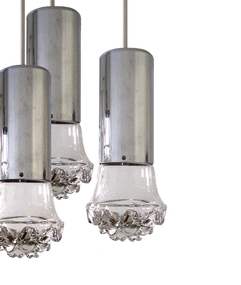 Set of five clear glass and chrome pendants by RAAK,
Holland, 1960s.
These sculptural pendants would look wonderful hanging over the eating area or over the kitchen island.

 
