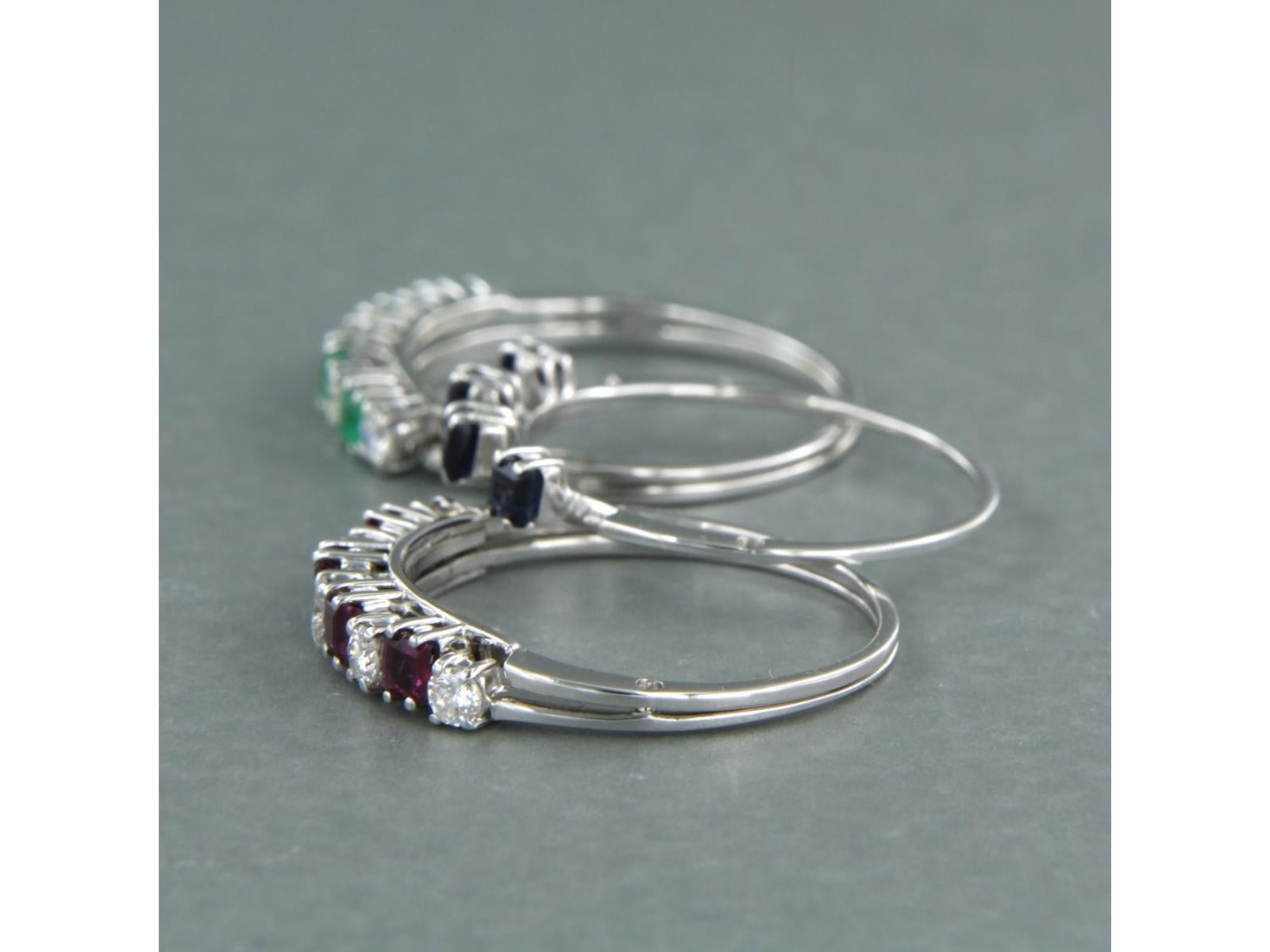 juego de cinco anillos oro 18k con zafiro, rub�í, esmeralda y diamantes 0,50ct Corte brillante en venta