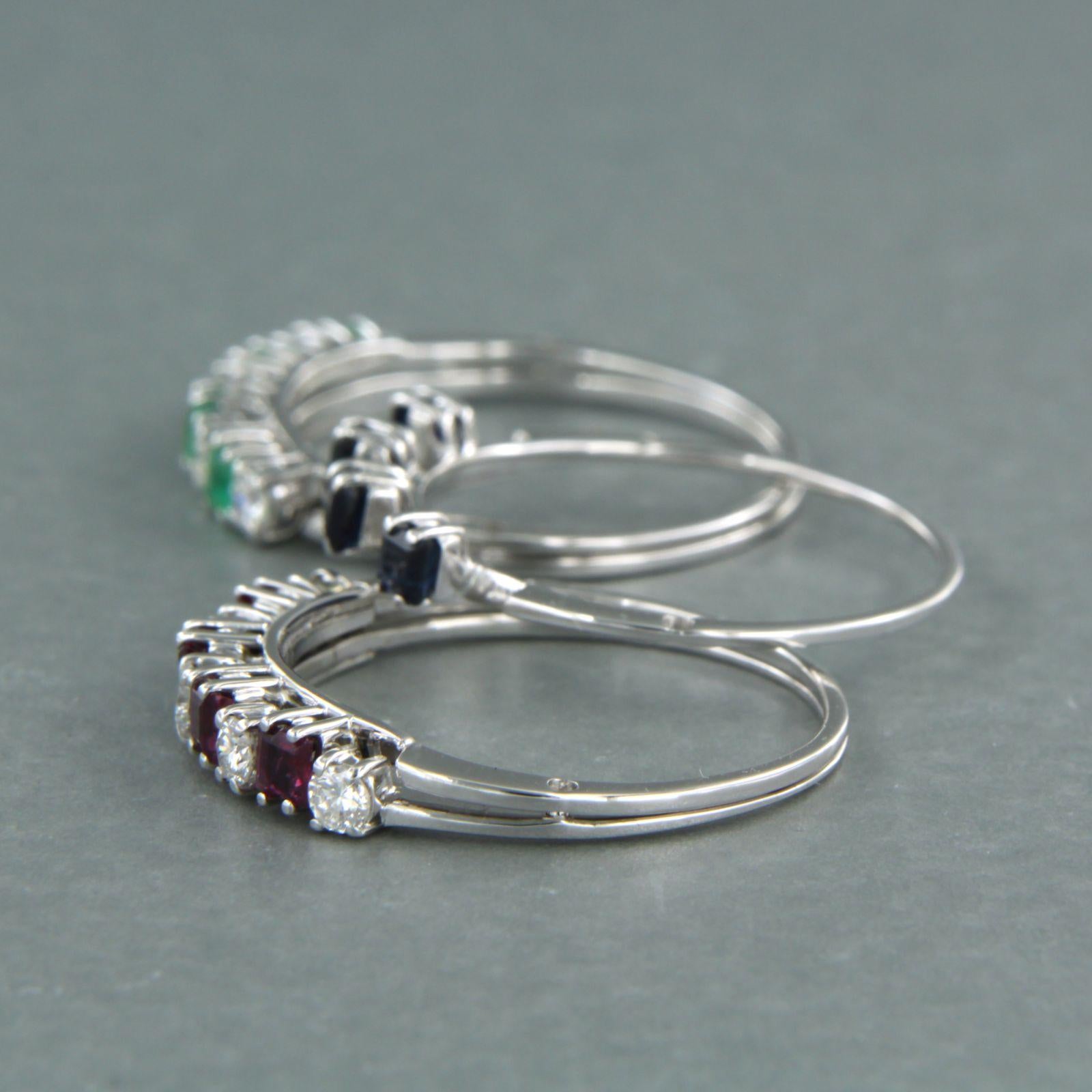 juego de cinco anillos oro 18k con zafiro, rubí, esmeralda y diamantes 0,50ct en Excelente estado para la venta en The Hague, ZH