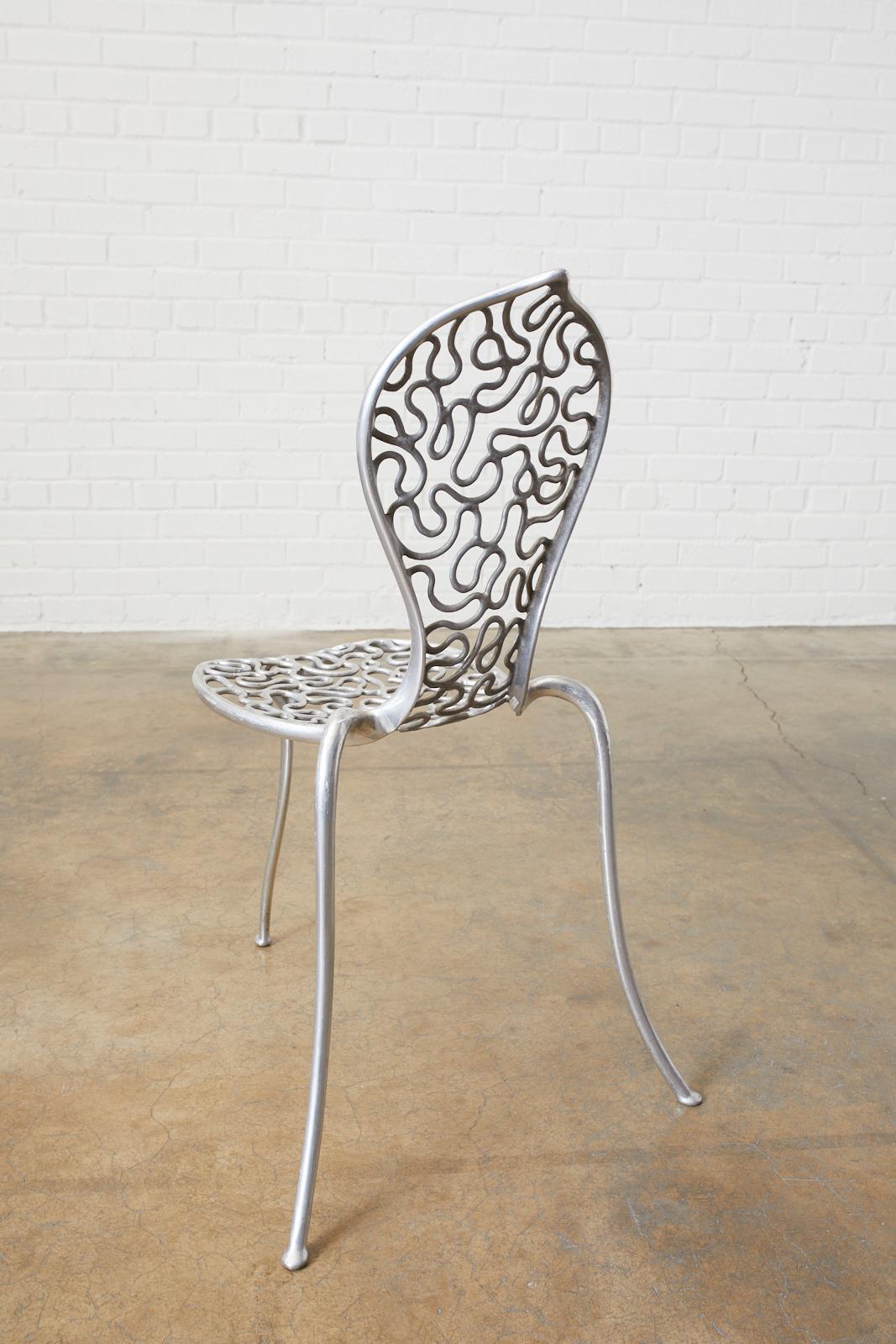 Ensemble de cinq chaises Rondel Design/One en fonte d'aluminium en vente 4