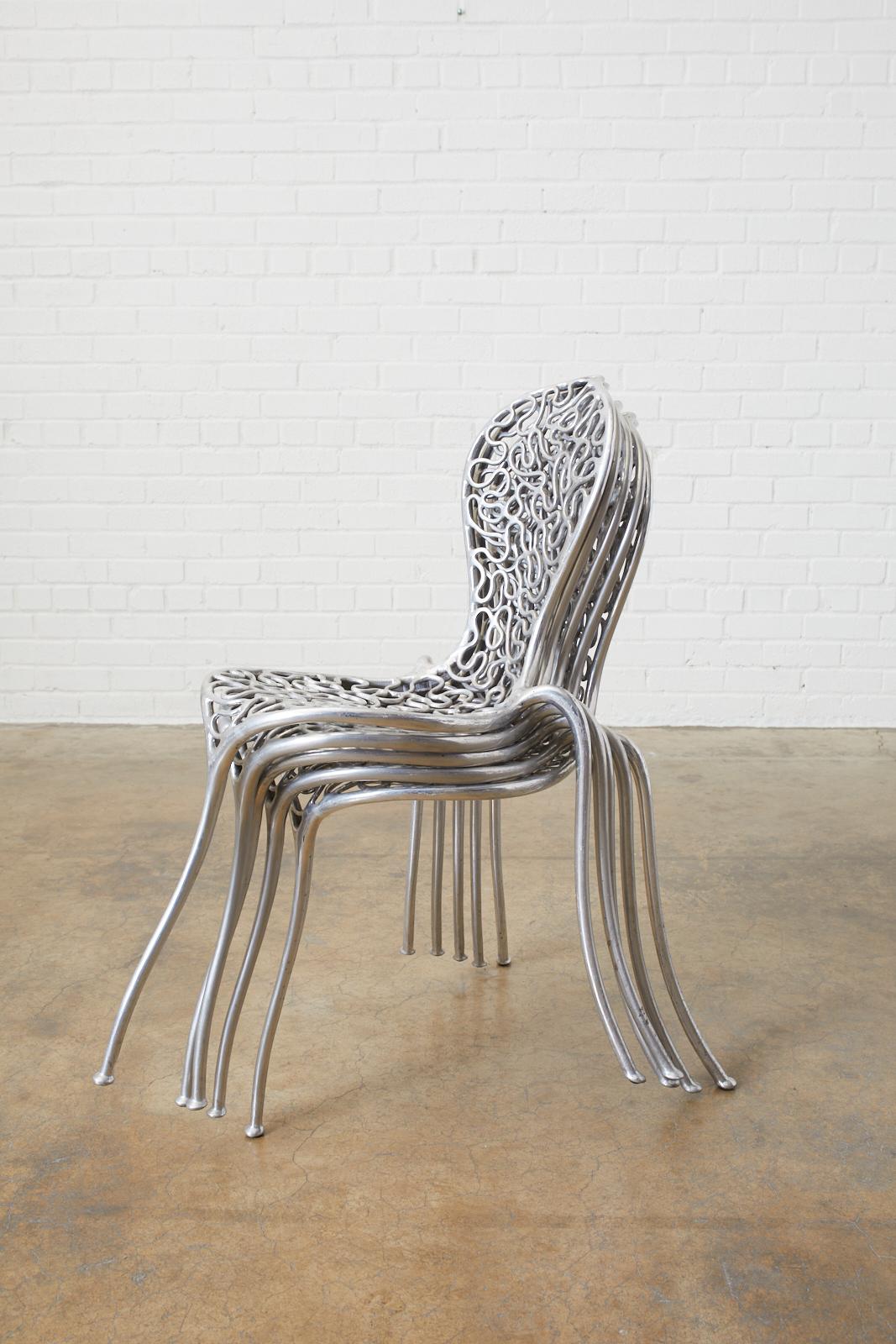 Ensemble de cinq chaises Rondel Design/One en fonte d'aluminium en vente 7