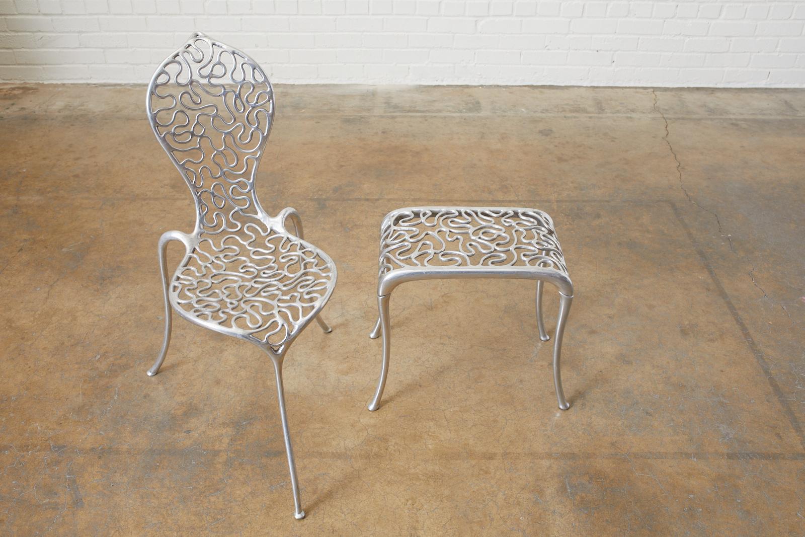 Ensemble de cinq chaises Rondel Design/One en fonte d'aluminium en vente 8