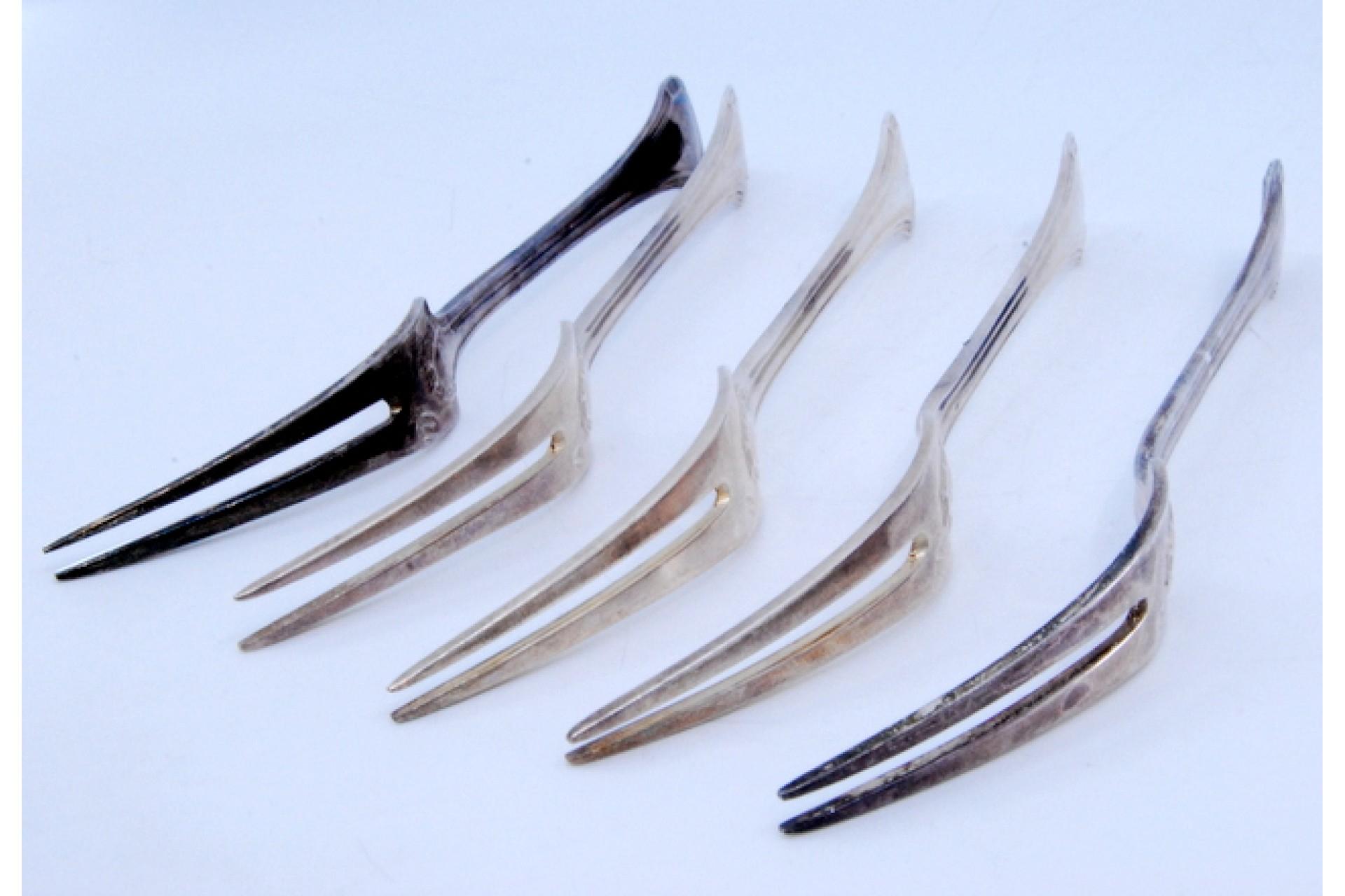 Set of five silver pickle forks with revealed handles en Bueno estado para la venta en Porto, PT