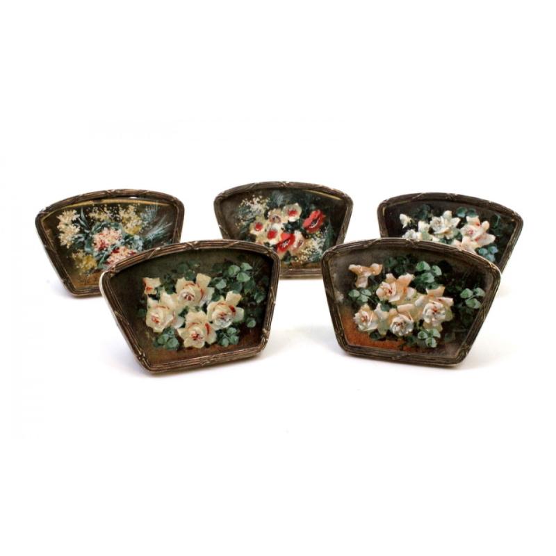 Set of five silver place markers with wraparound trim and support brackets im Angebot 2