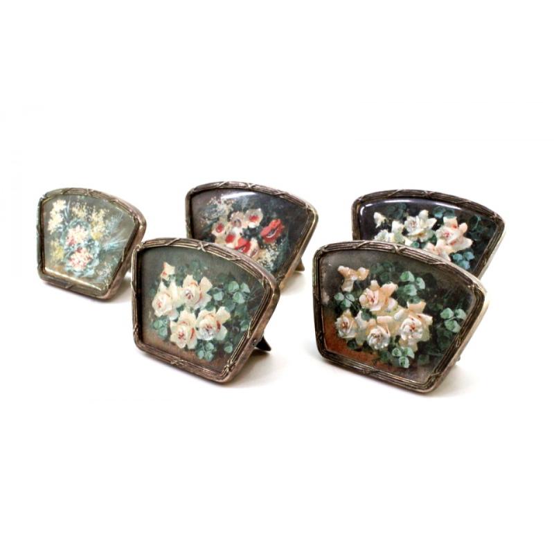 Set of five silver place markers with wraparound trim and support brackets im Angebot 3