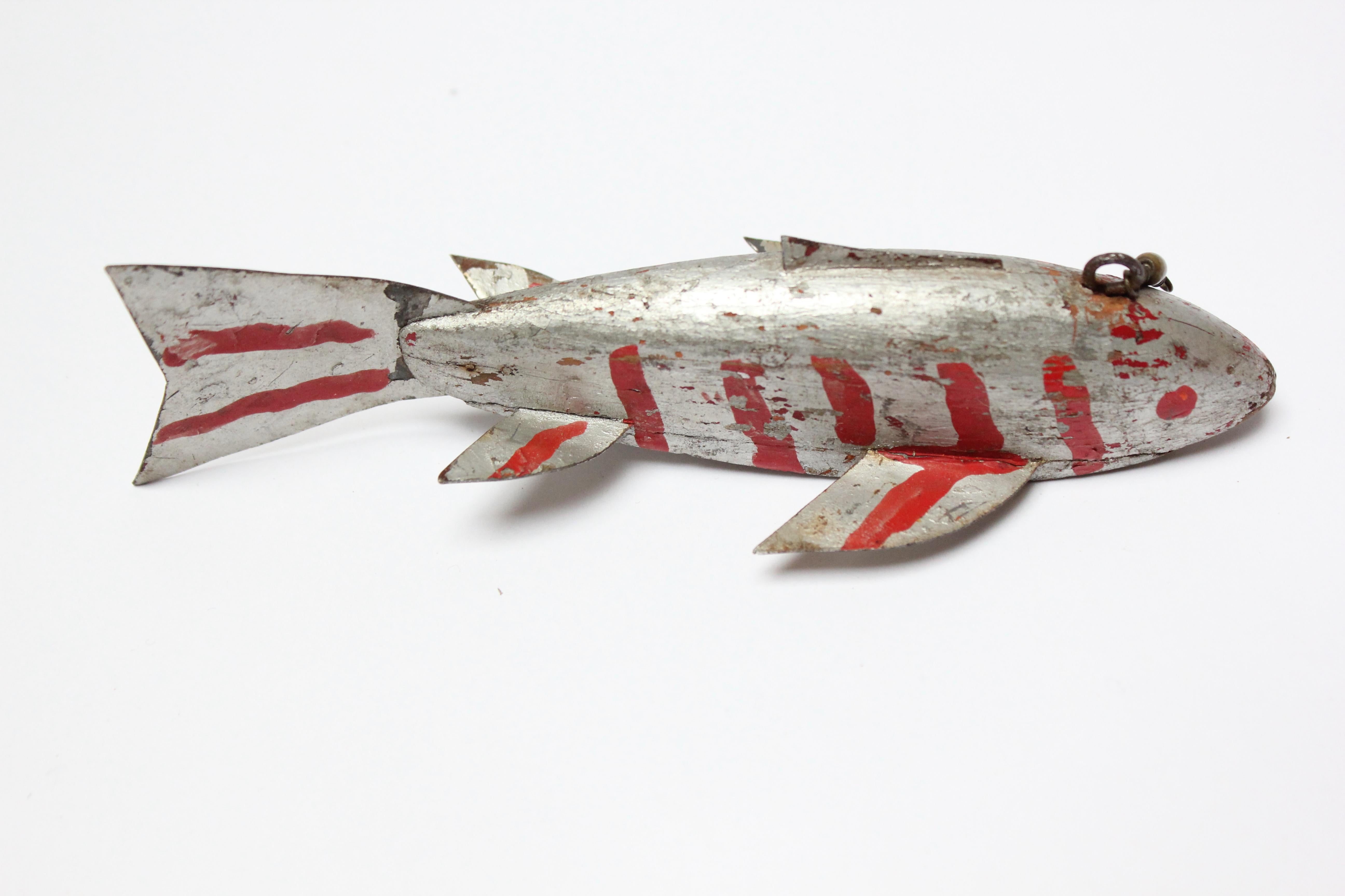 Set von fünf kleinen amerikanischen Volkskunst-Fisch-Deko-Fischen im Angebot 2