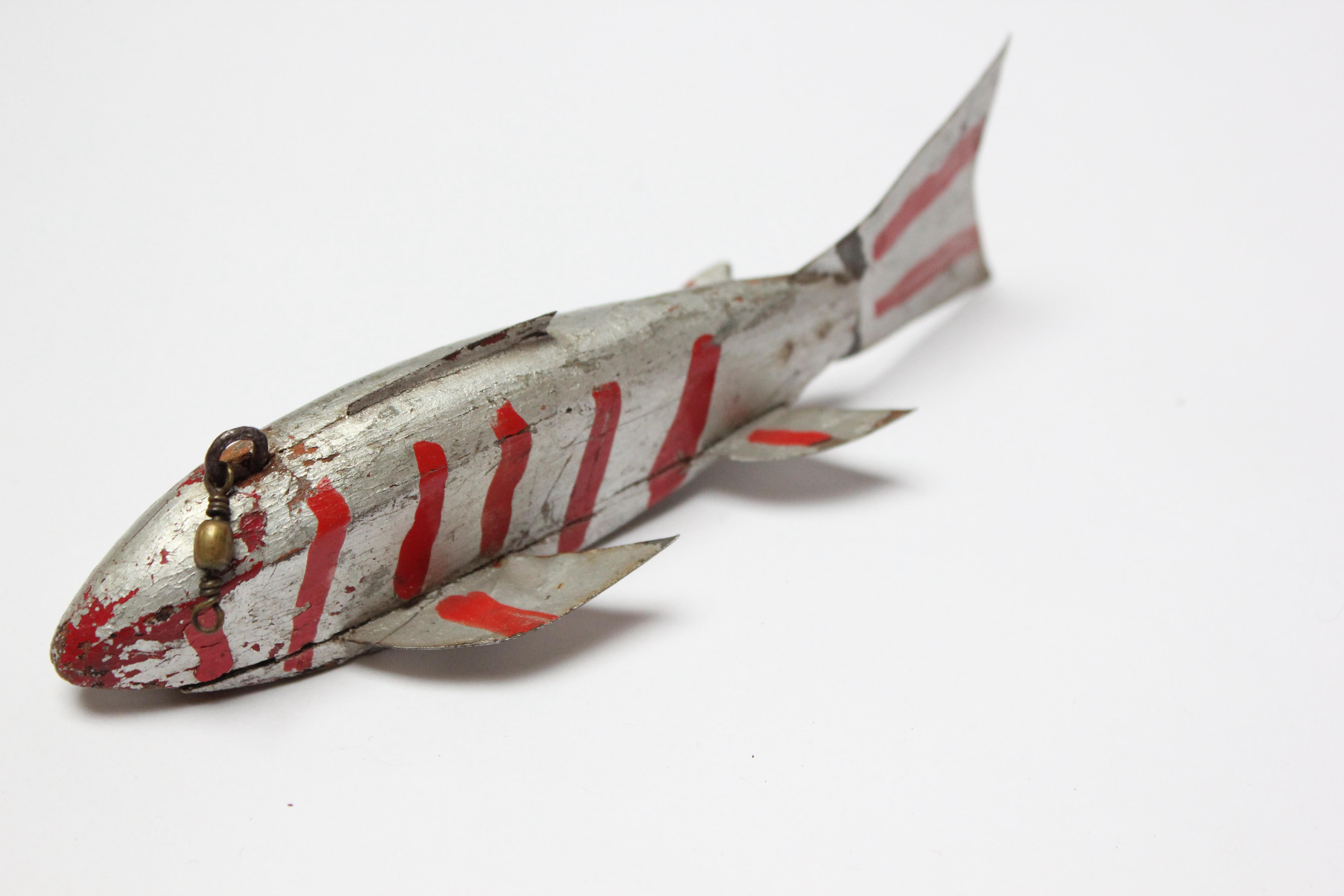 Ensemble de cinq petits objets décoratifs à poissons d'art populaire américain en vente 10