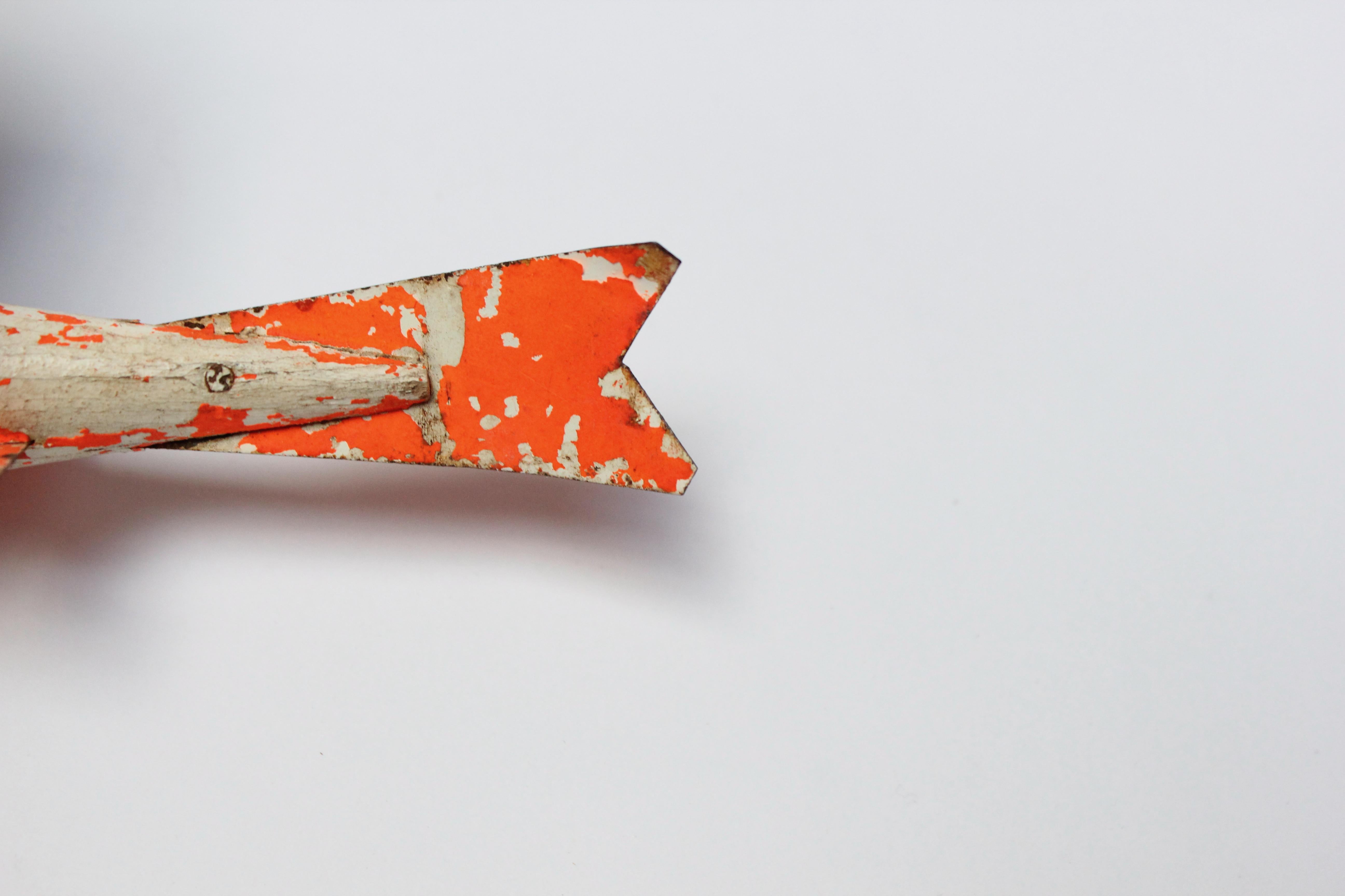 Ensemble de cinq petits objets décoratifs à poissons d'art populaire américain en vente 5