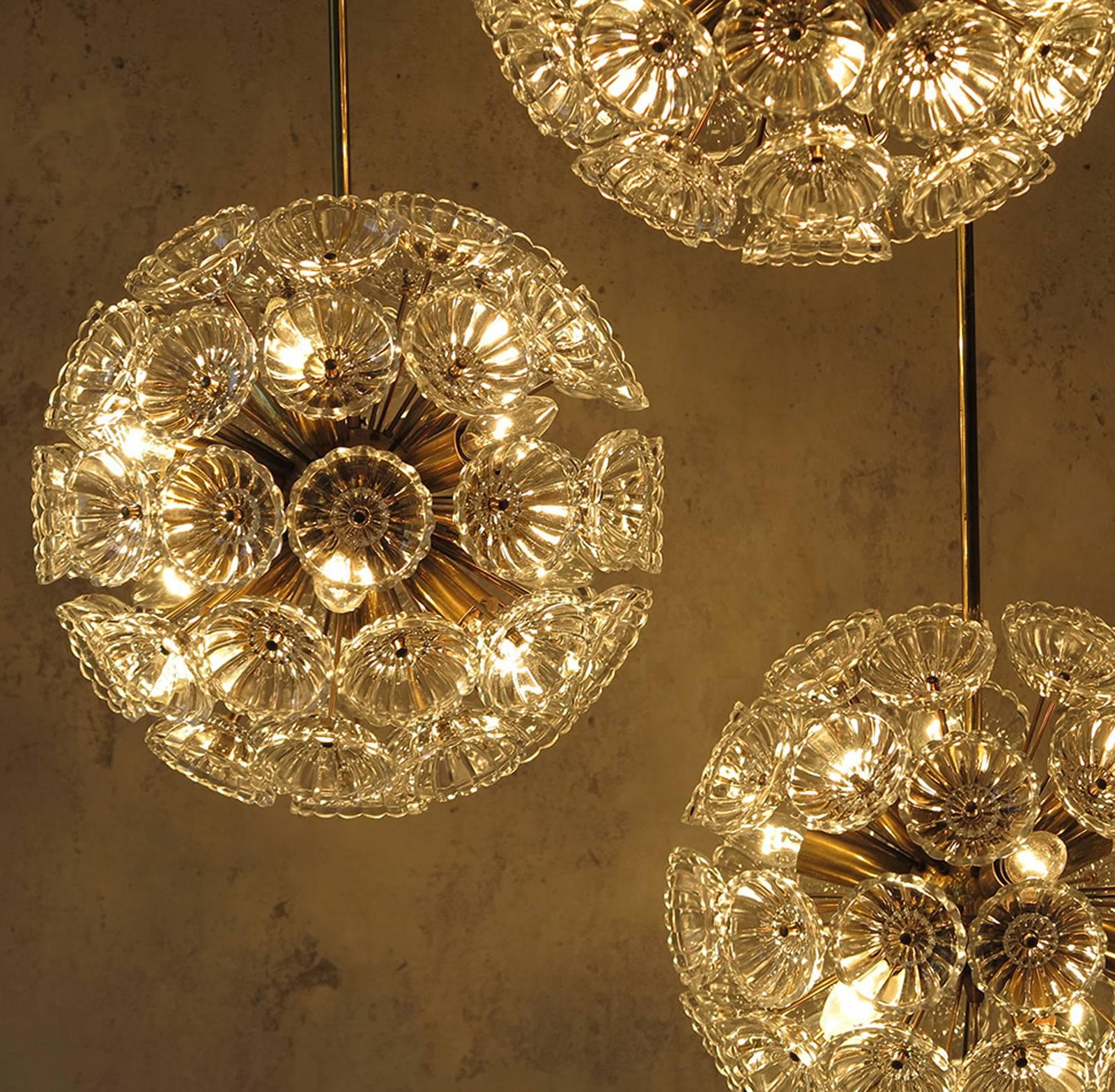 Set of Five Doria Brass Light Fixtures, 4 Wall Lights and 1 Chandelier, 1960 Set of Five Doria Brass Light Fixtures, 4 Wall Lights and 1 Chandelier, 1960