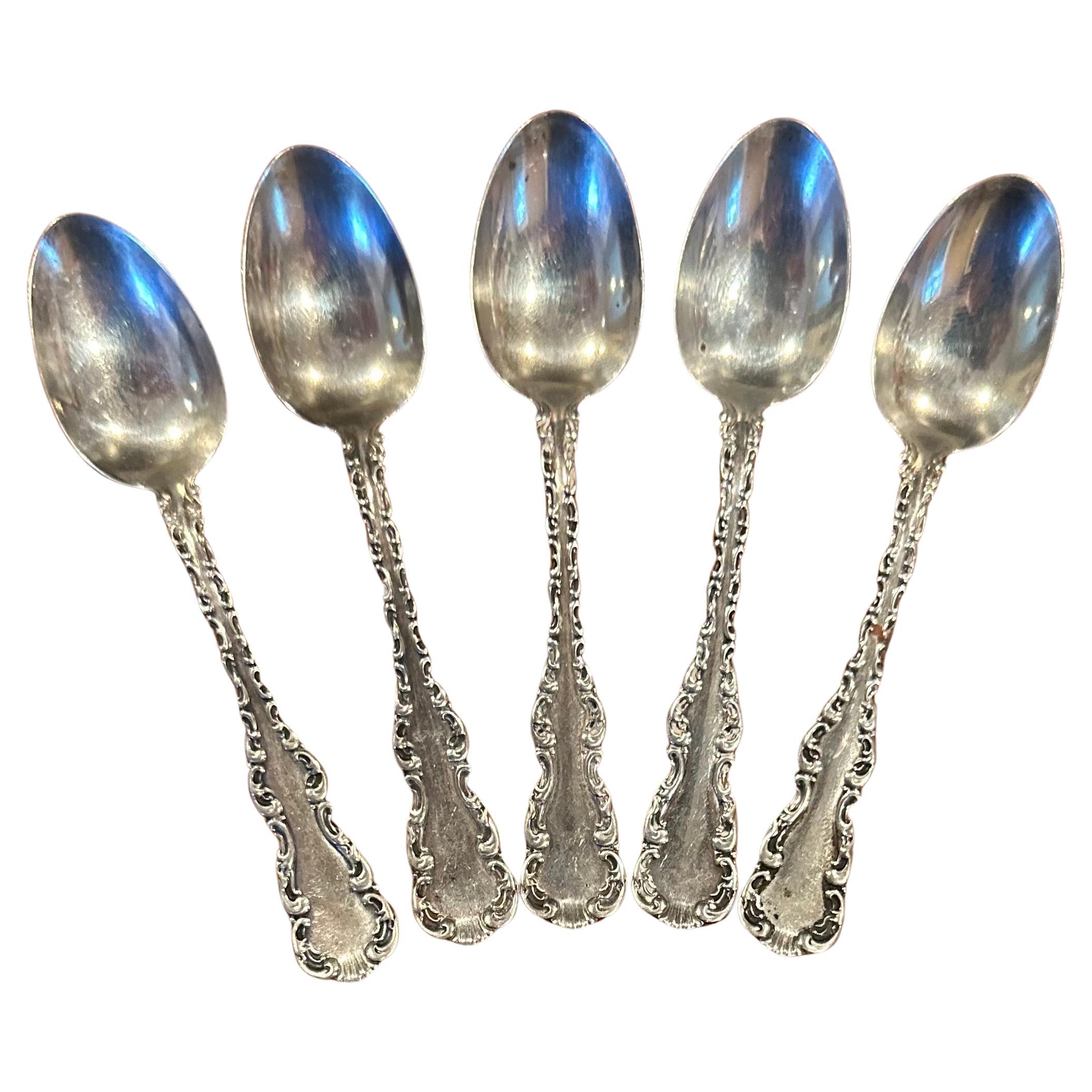 Juego de cinco cucharas demitasse de plata de ley