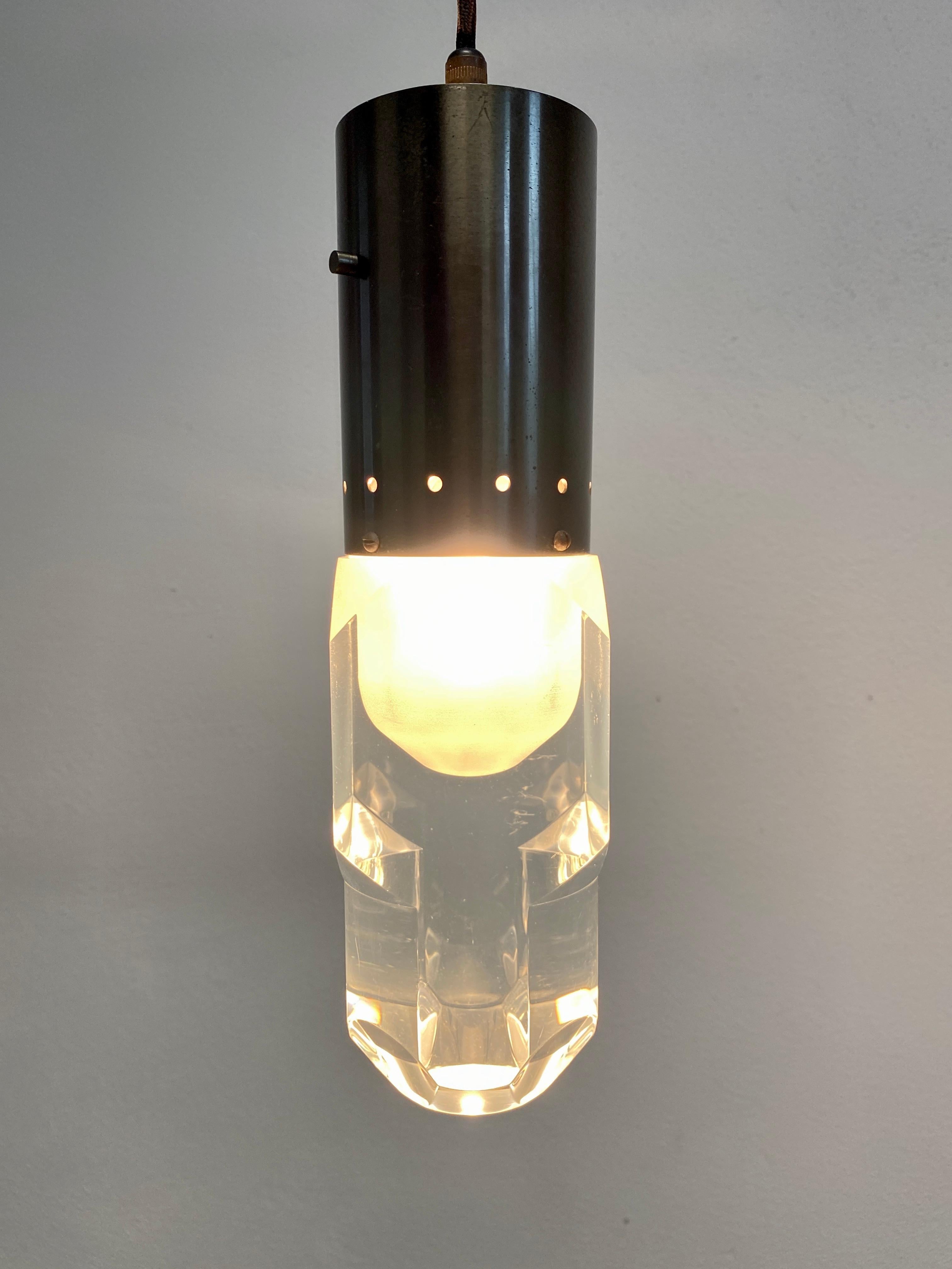 Mid-Century Modern Stilnovo lampes à suspension en bronze lucite (5 pièces), Italie, milieu du siècle dernier en vente