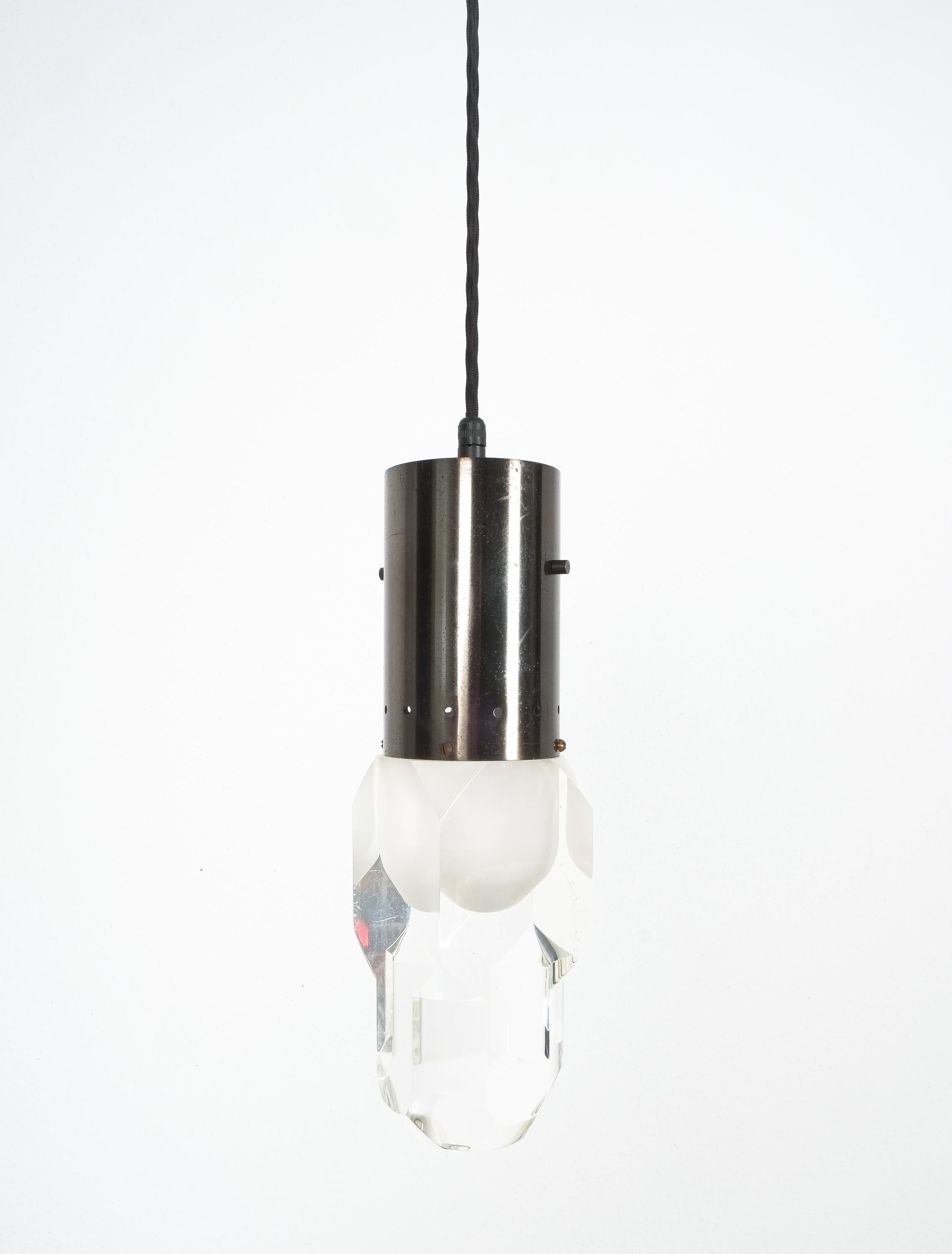 Stilnovo Lucite Bronze Pendant Lamps (2), Italy Mid-century In Good Condition For Sale In Vienna, AT