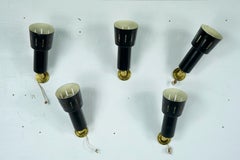 Set of five Stilnovo manner spotlights in brass and lacquered metal. Italy 1960s