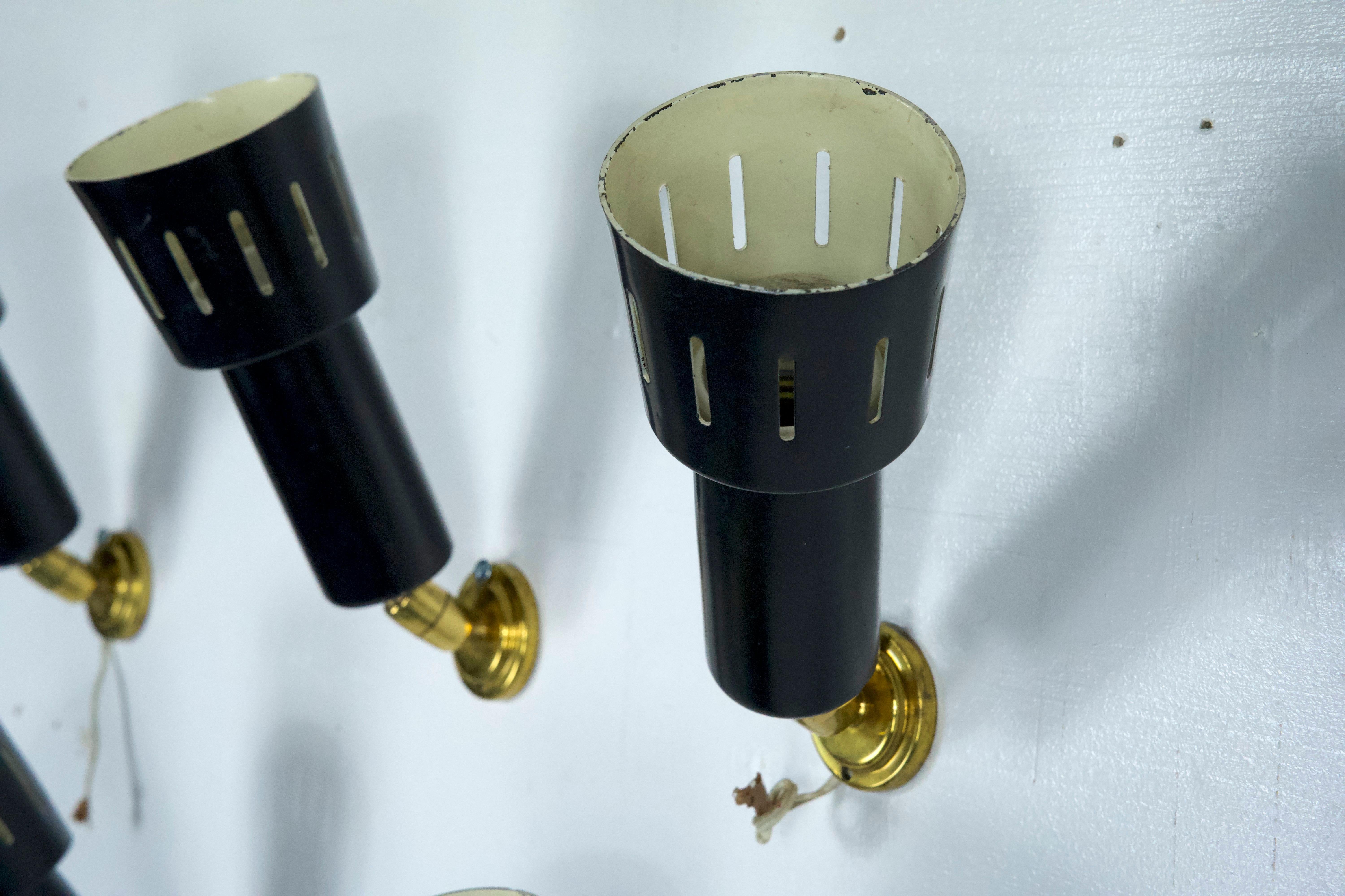 Set of five Stilnovo manner spotlights in brass and lacquered metal. Italy 1960s For Sale 23