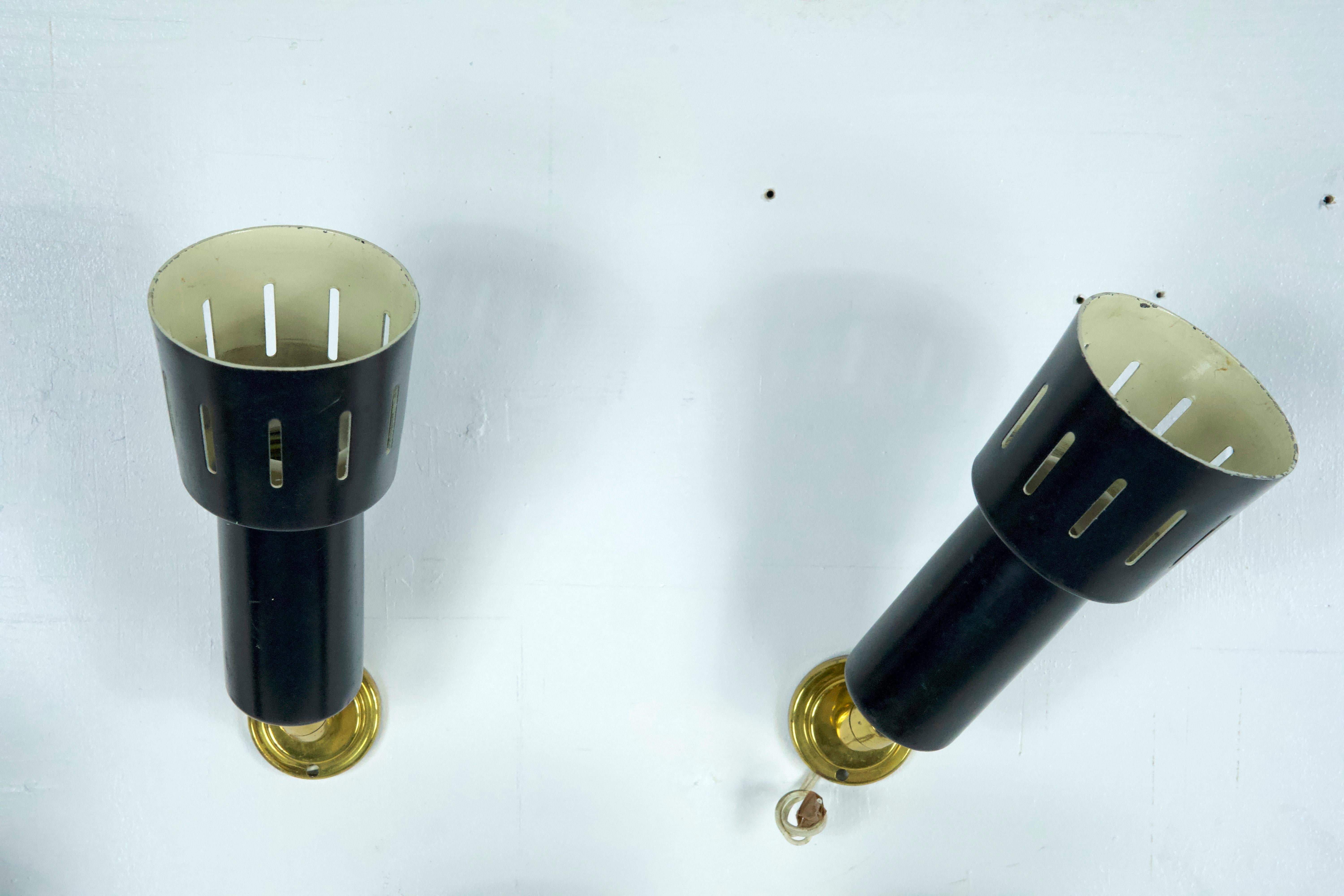 Set of five Stilnovo manner spotlights in brass and lacquered metal. Italy 1960s For Sale 25