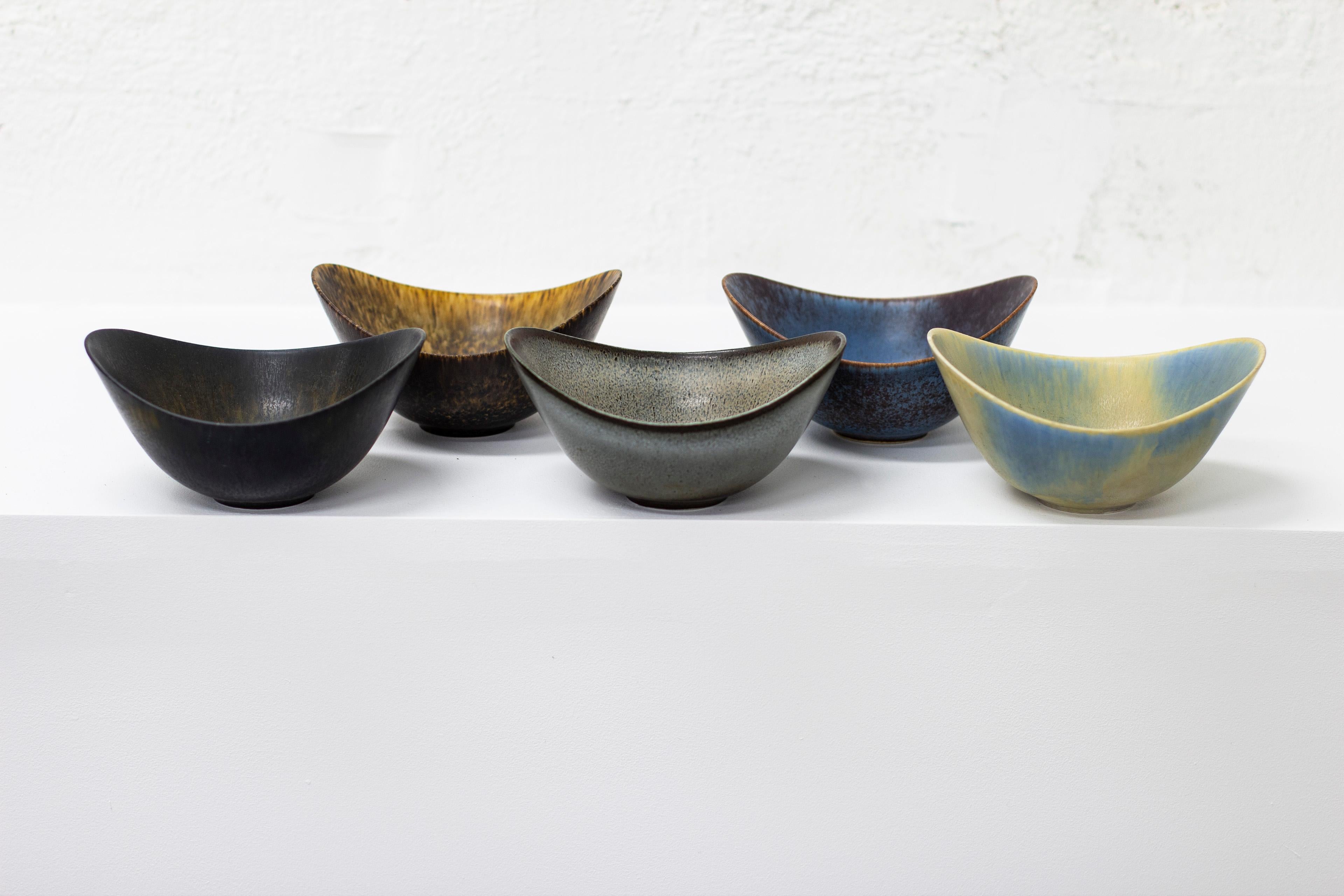 Set of Five Stoneware Bowls by Gunnar Nylund for Rörstrand, Sweden, 1950s In Good Condition In Hägersten, SE