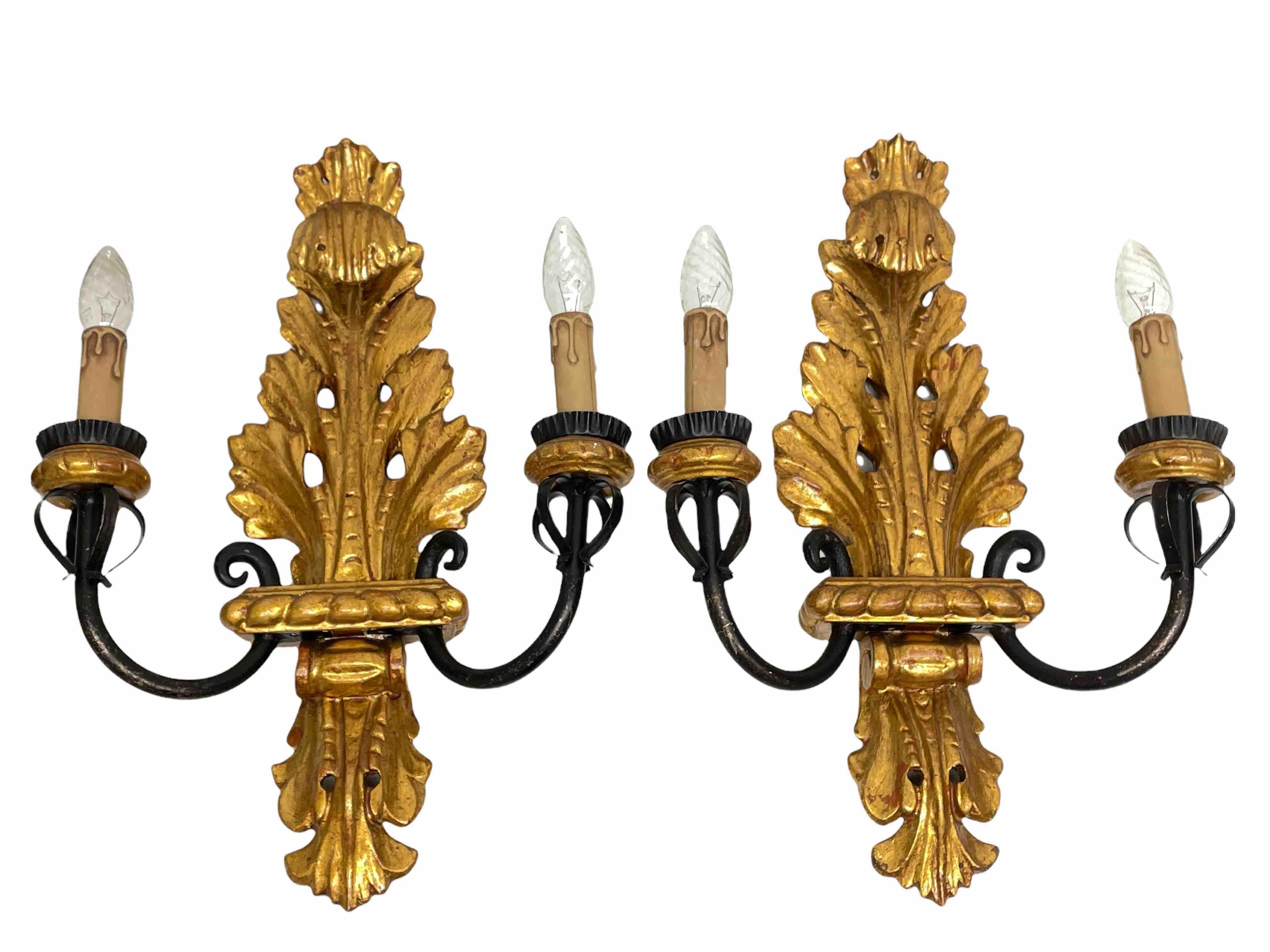 Hollywood Regency Set of Five Stunning Gilt Wood Tole Florentine Sconces by Banci, Italy, 1970s For Sale