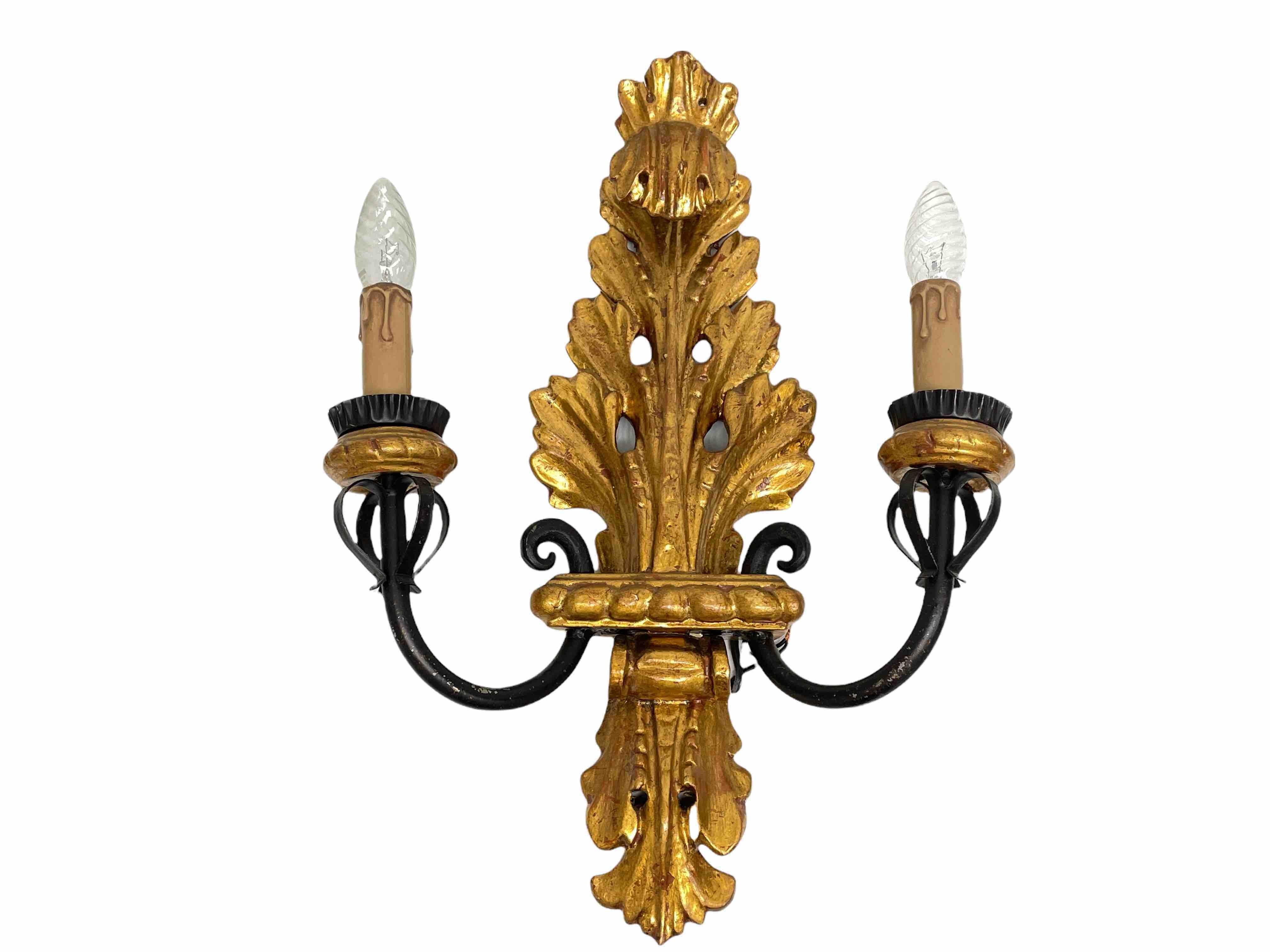 Italian Set of Five Stunning Gilt Wood Tole Florentine Sconces by Banci, Italy, 1970s For Sale