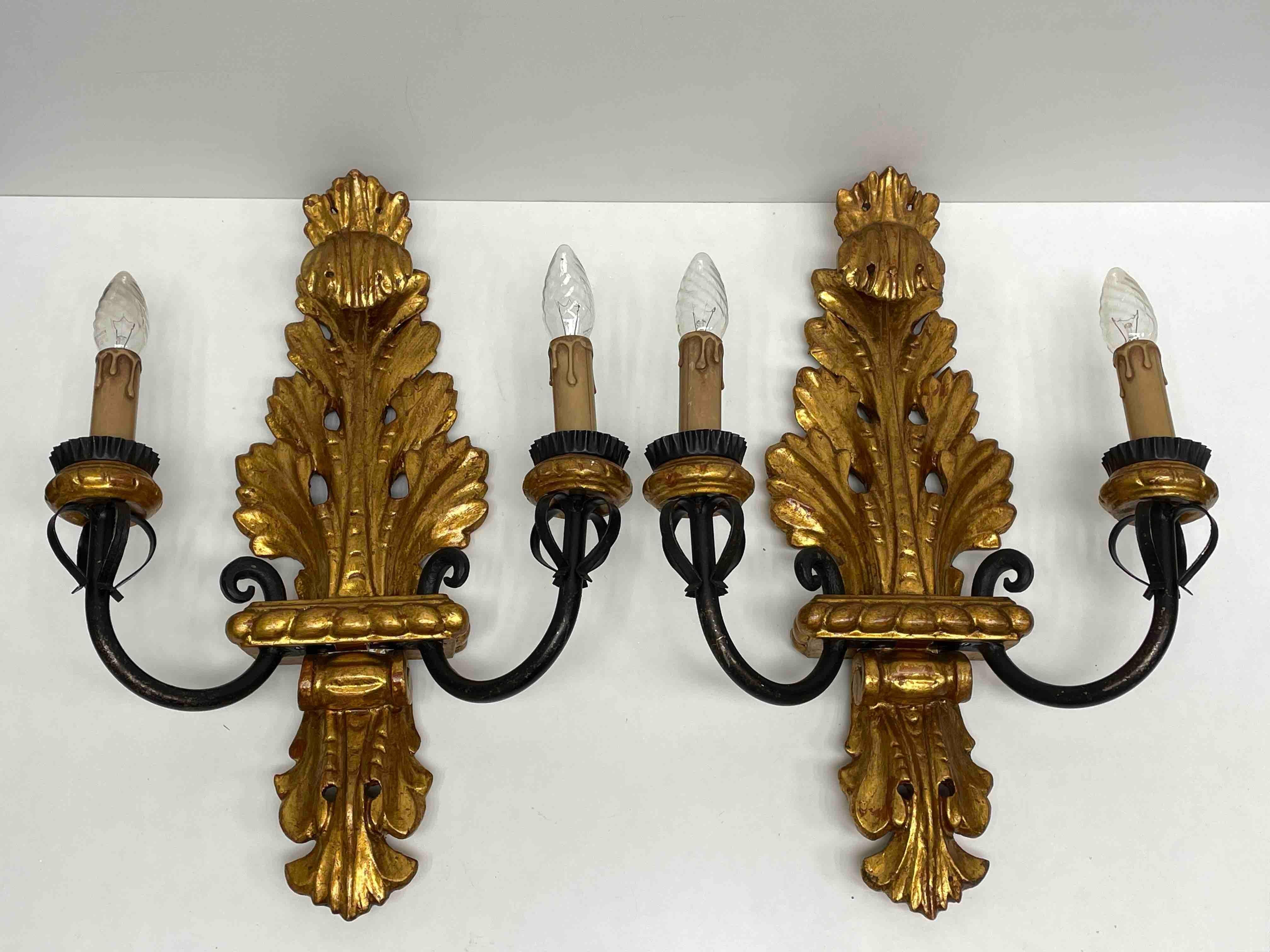 Doré Ensemble de cinq superbes appliques florentines en bois doré Tole de Banci, Italie, 1970 en vente