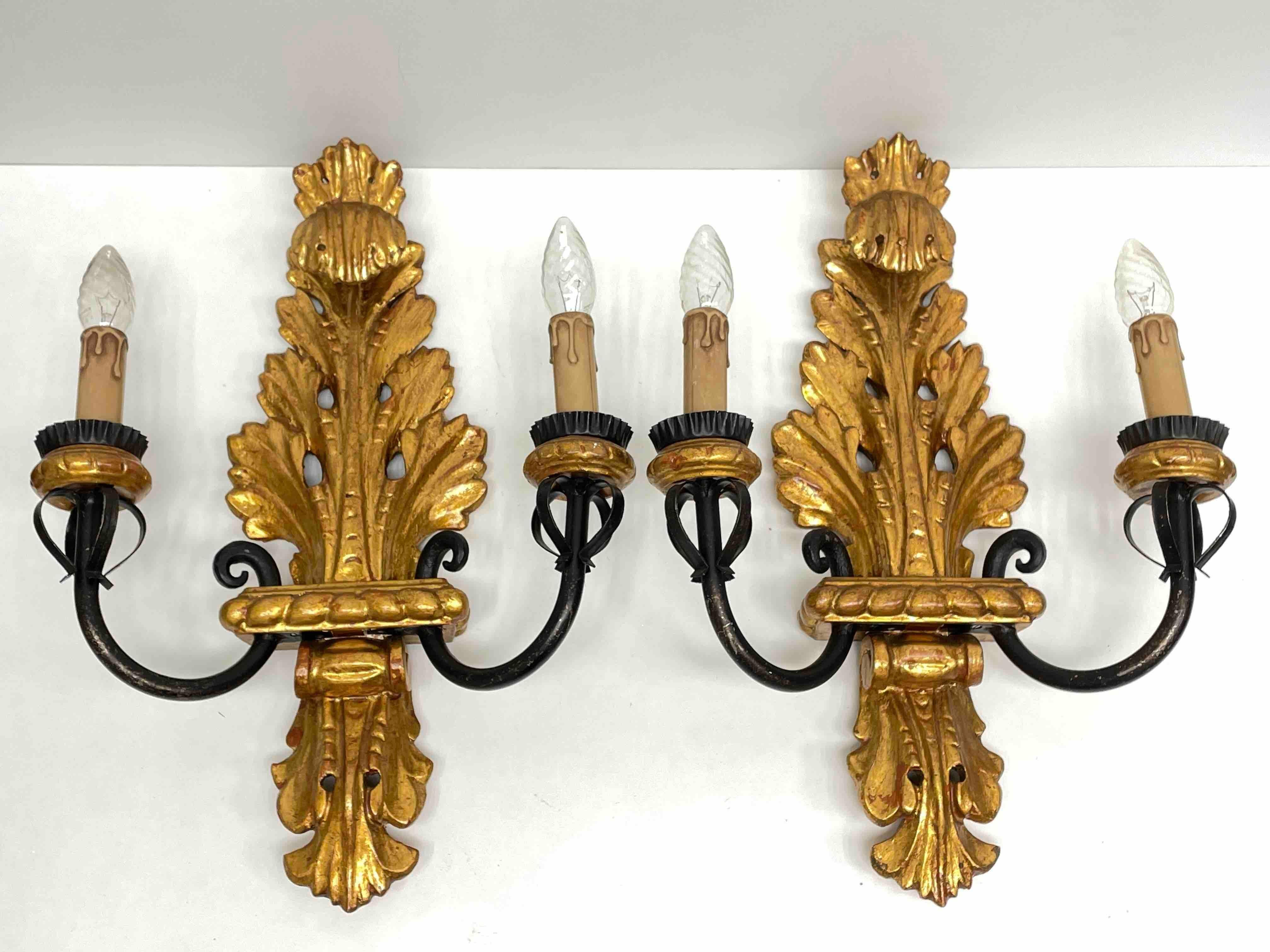 Late 20th Century Set of Five Stunning Gilt Wood Tole Florentine Sconces by Banci, Italy, 1970s For Sale