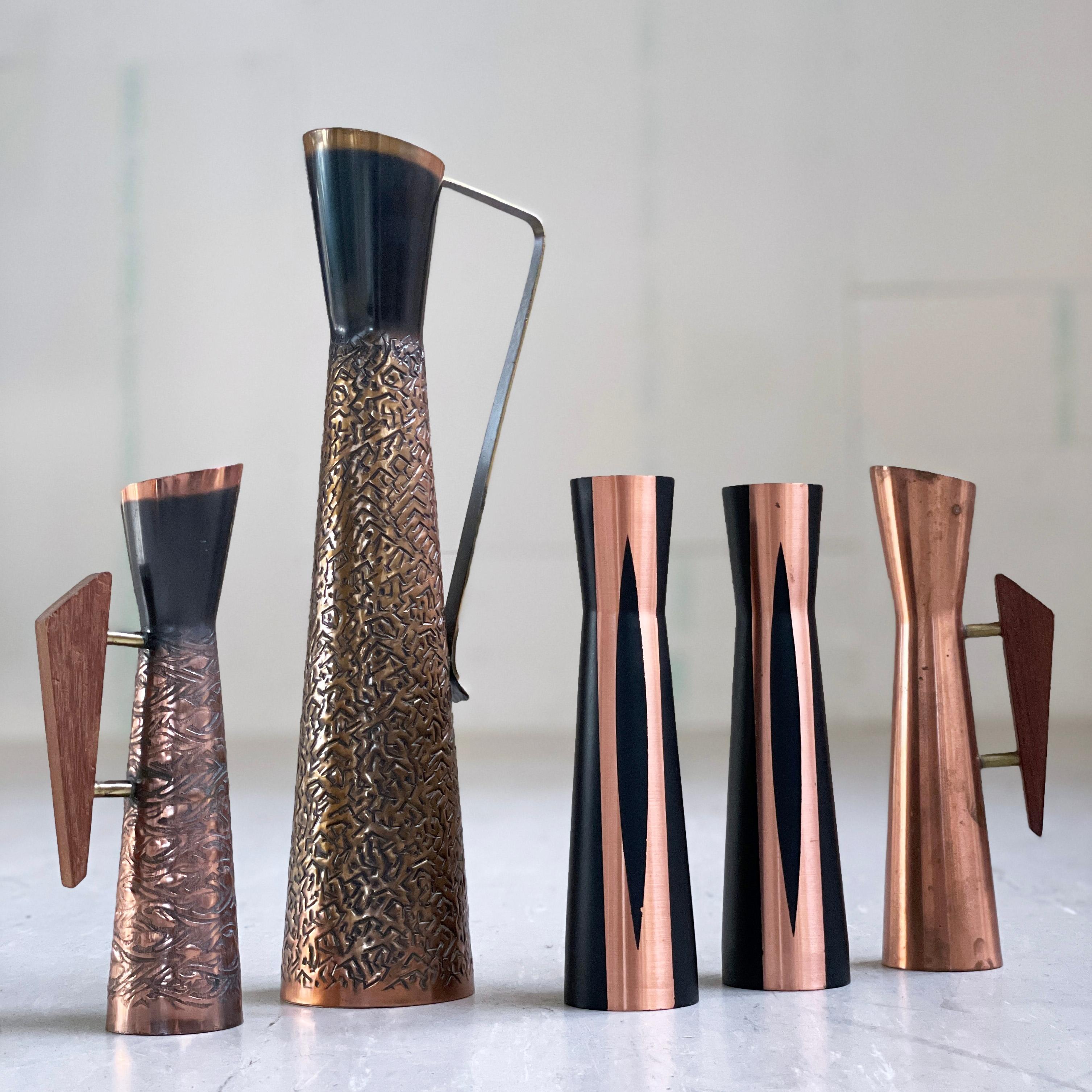 Satz von fünf Schweizer dekorativen brutalistischen Kupfervasen im Angebot 3