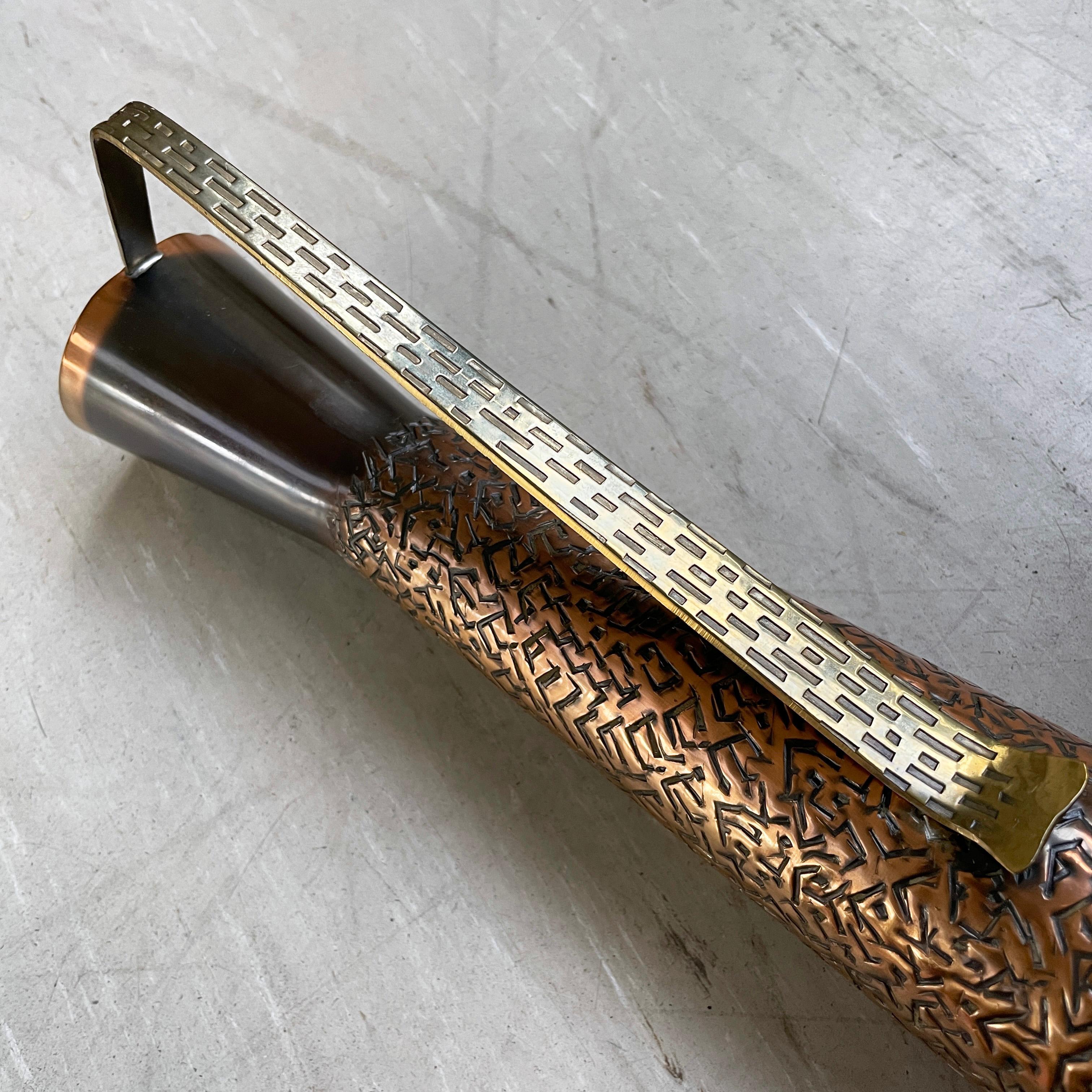 Satz von fünf Schweizer dekorativen brutalistischen Kupfervasen im Angebot 7