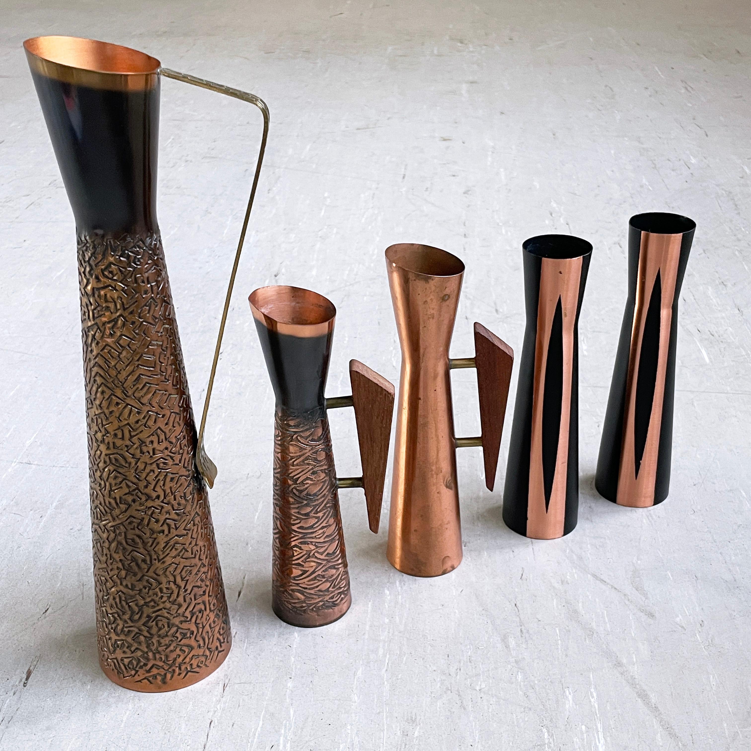 Satz von fünf Schweizer dekorativen brutalistischen Kupfervasen im Angebot 9