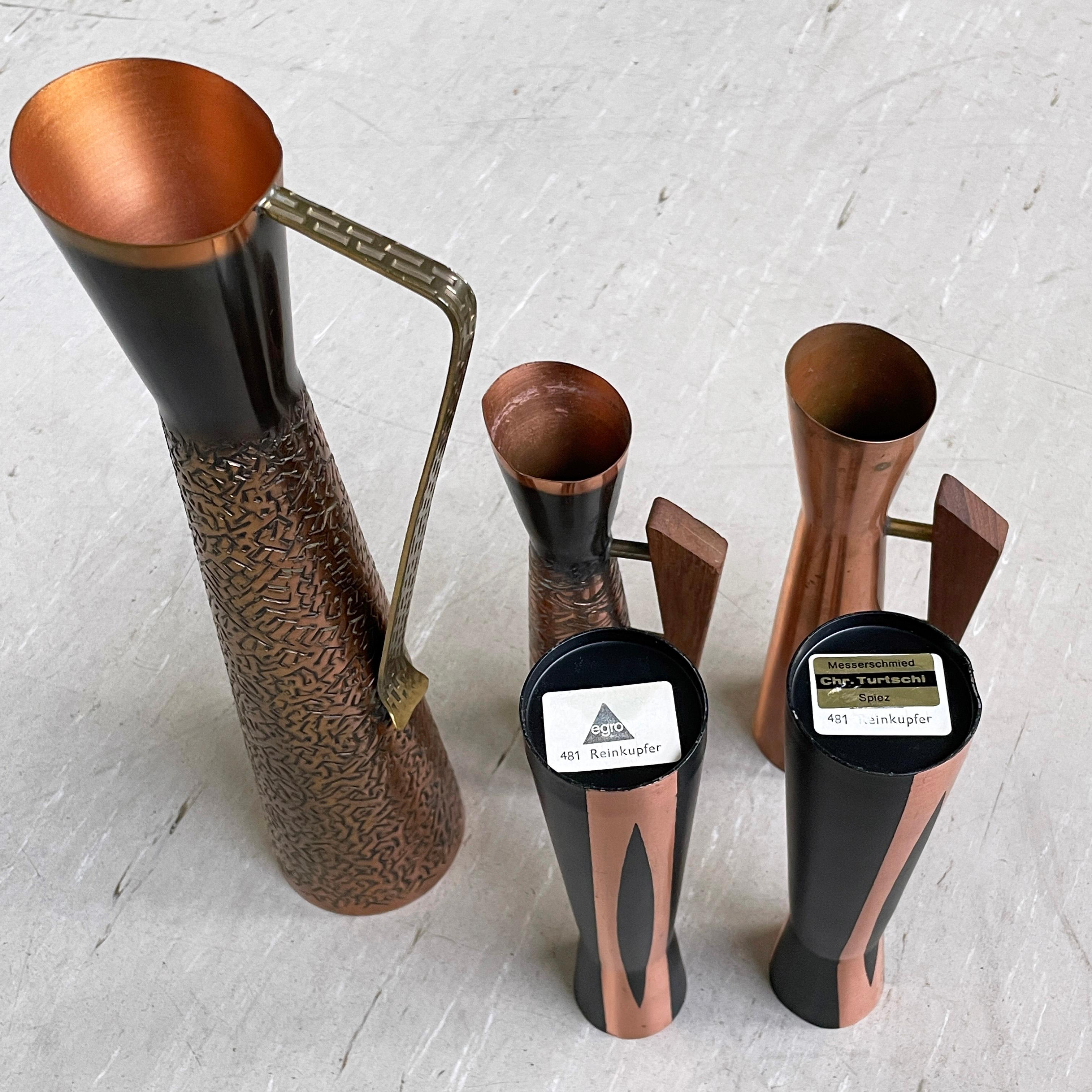 Satz von fünf Schweizer dekorativen brutalistischen Kupfervasen im Angebot 12