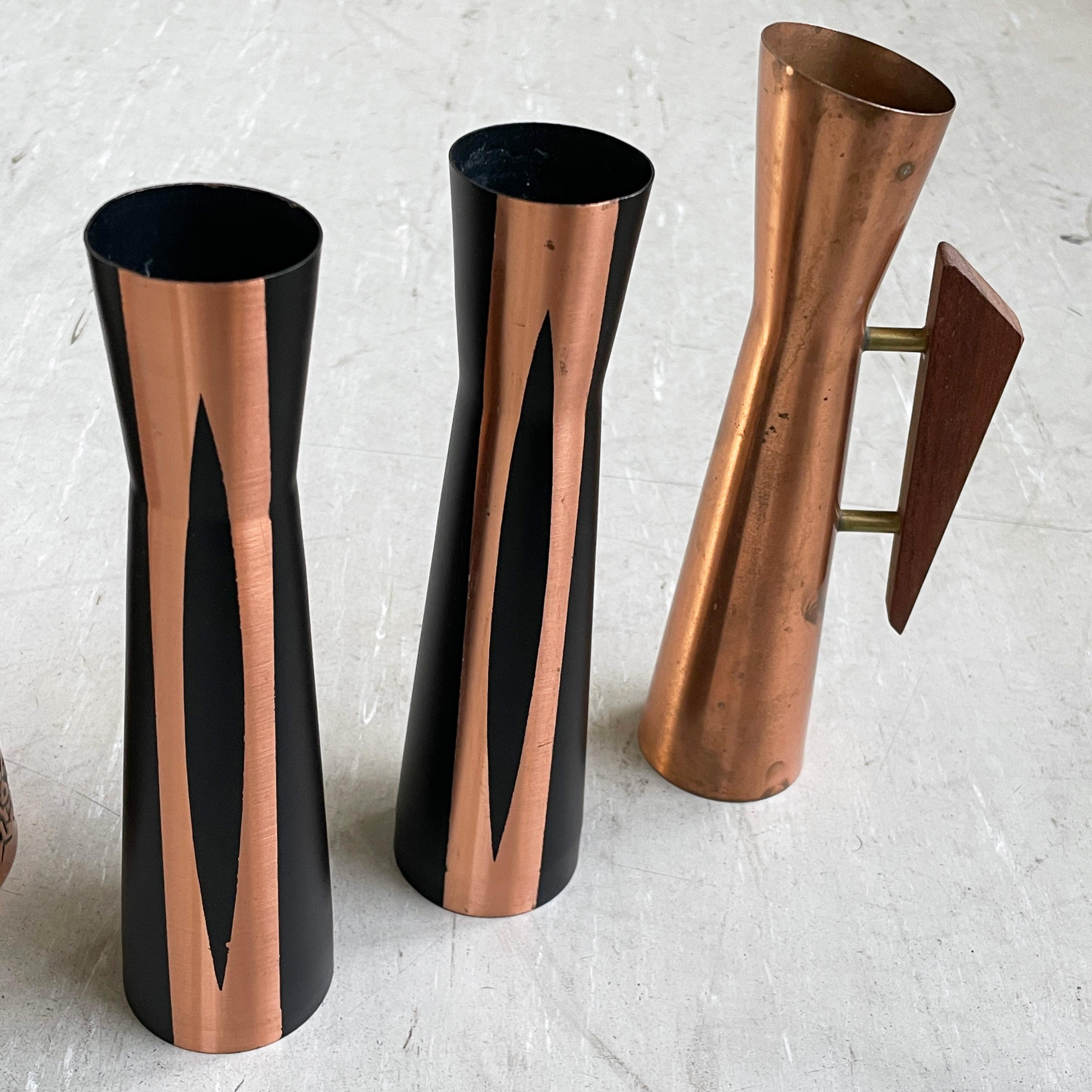 Satz von fünf Schweizer dekorativen brutalistischen Kupfervasen im Angebot 1